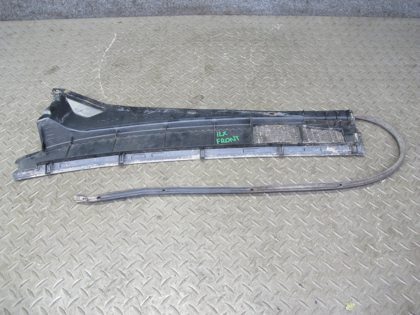 1998-2007 Lexus J100 LX470 Front Windshield Left & Right Vent Cowl Seal Set