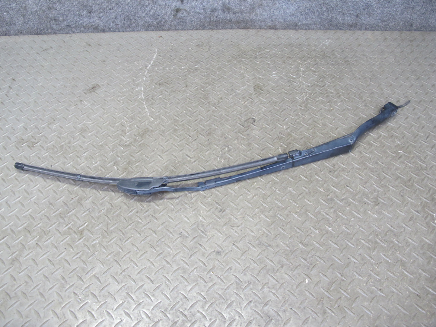 97-04 Chevrolet Corvette C5 Set of 2 Left Right Windshield Wiper Arm w Blade OEM