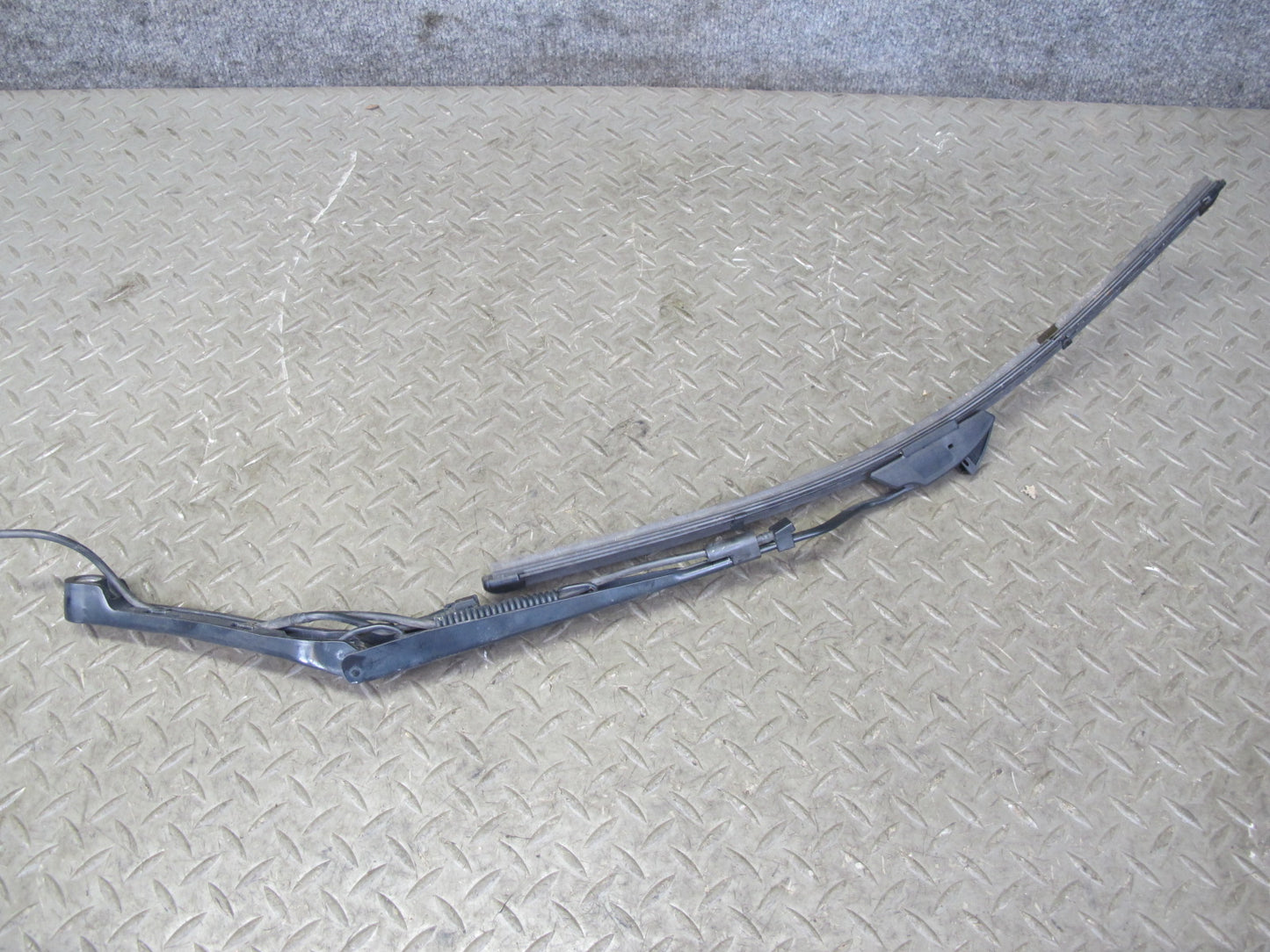 97-04 Chevrolet Corvette C5 Set of 2 Left Right Windshield Wiper Arm w Blade OEM