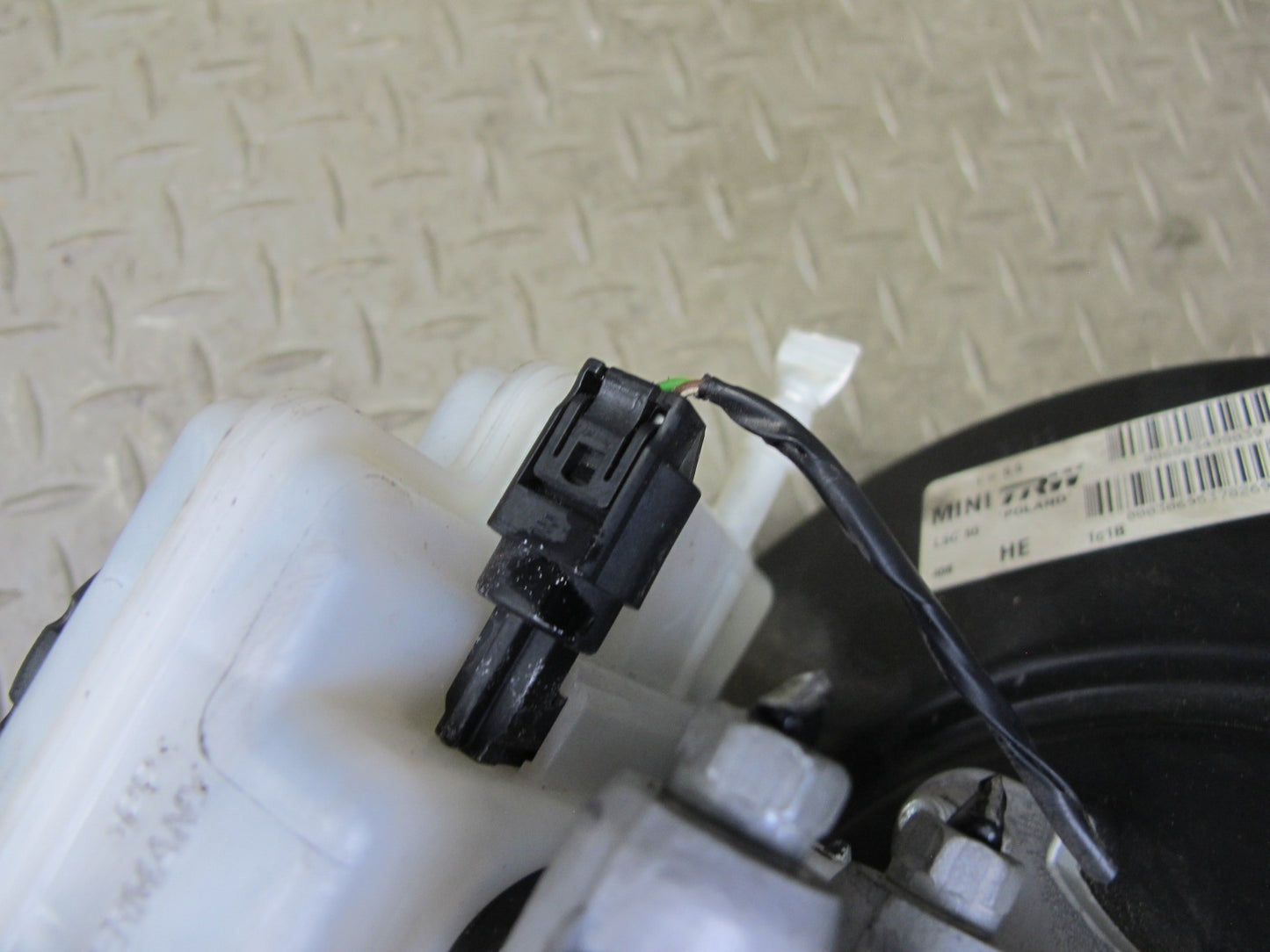 11-15 Mini Cooper R60 R61 Brake Master Cylinder Booster Fluid Reservoir OEM