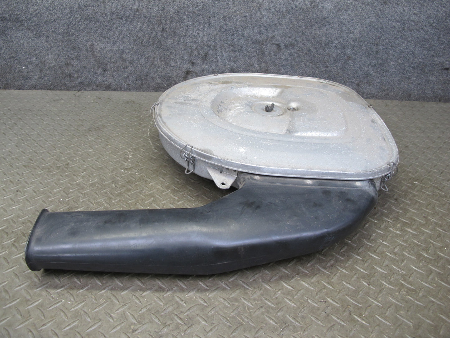 81-85 Mercedes R107 380SL Engine Air Intake Cleaner Filter Box Housing 51K OEM