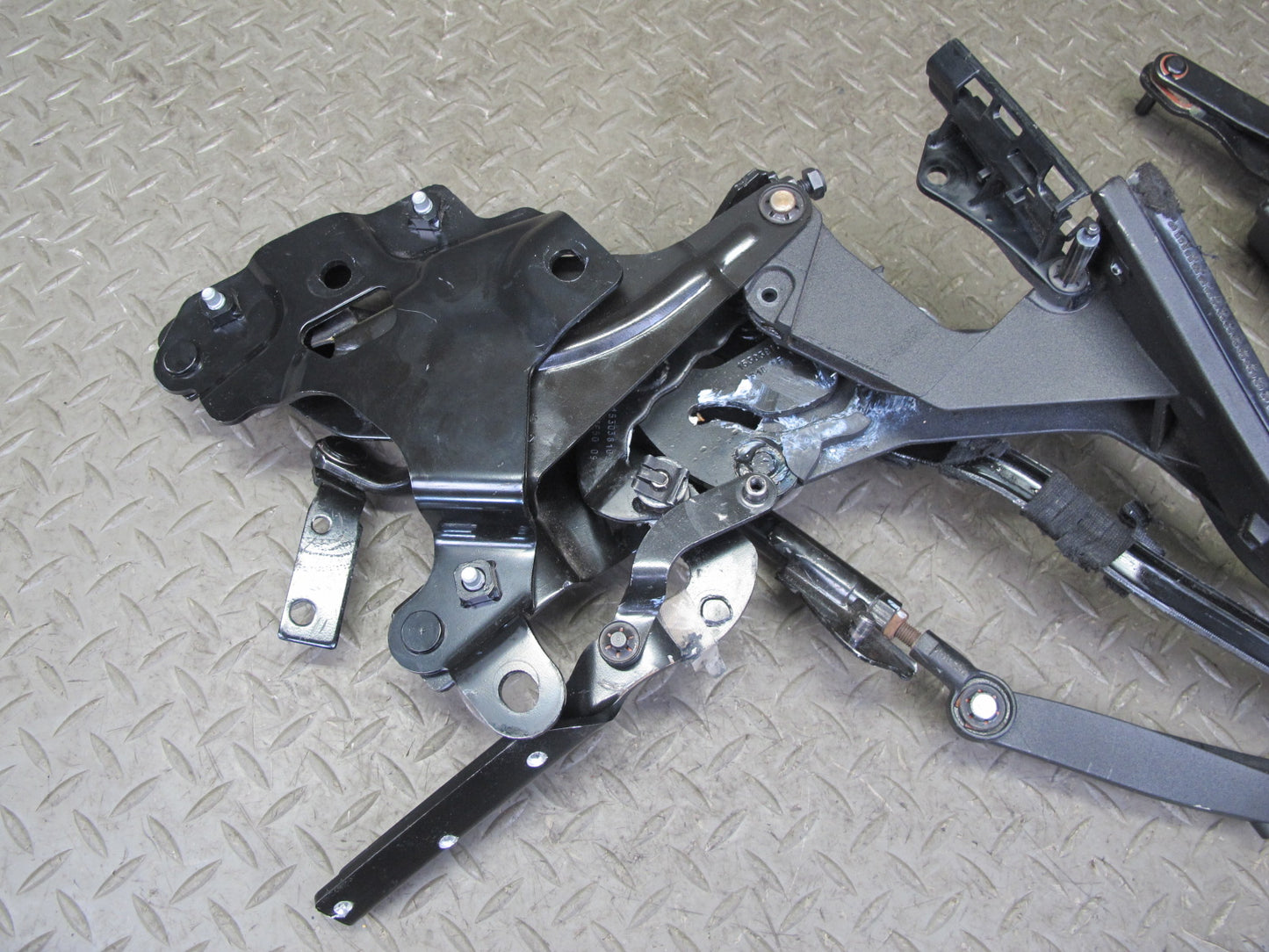 10-19 Nissan 370Z Z34 Convertible Left Soft TOP Roof Lift Hinge OEM