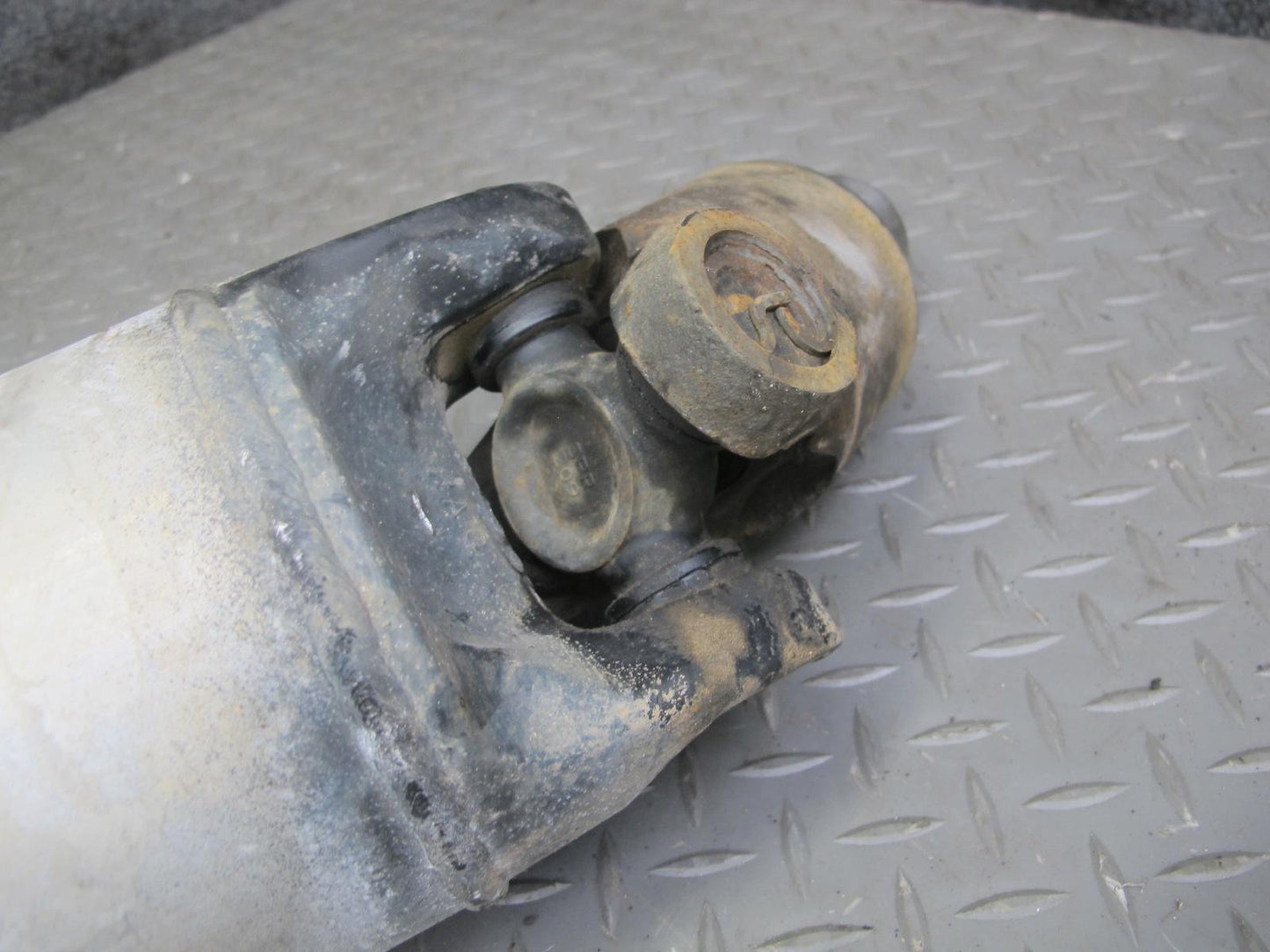 2011-2020 Infiniti QX56 QX80 RWD Rear Driveshaft Shaft Propeller