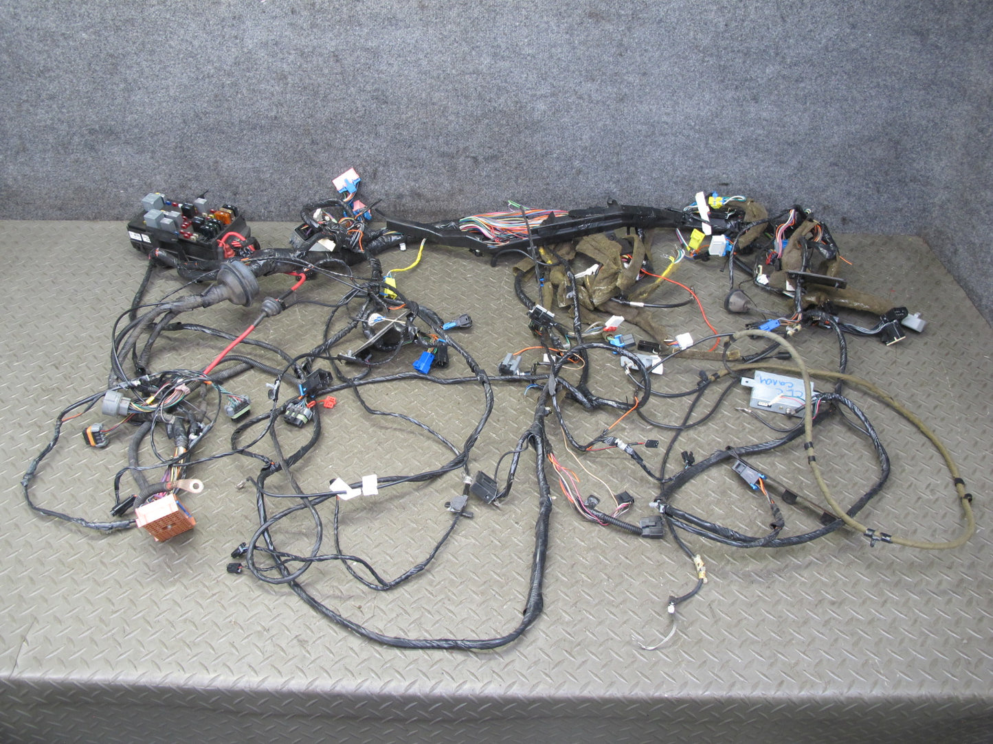 1998 Chevrolet Corvette C5 Hatch A/T Interior Wire Wiring Harness w Fuse Box OEM