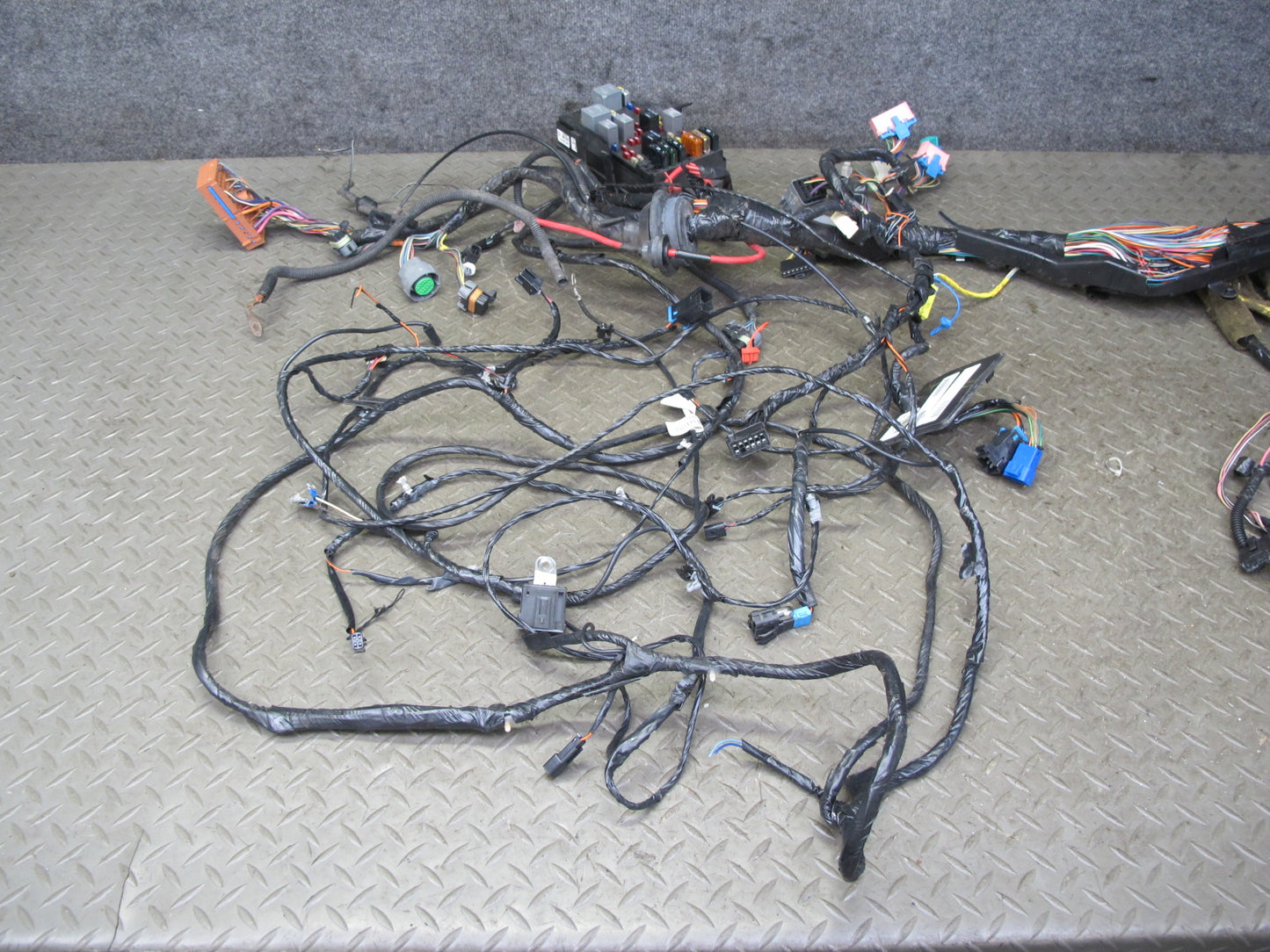 1998 Chevrolet Corvette C5 Hatch A/T Interior Wire Wiring Harness w Fuse Box OEM