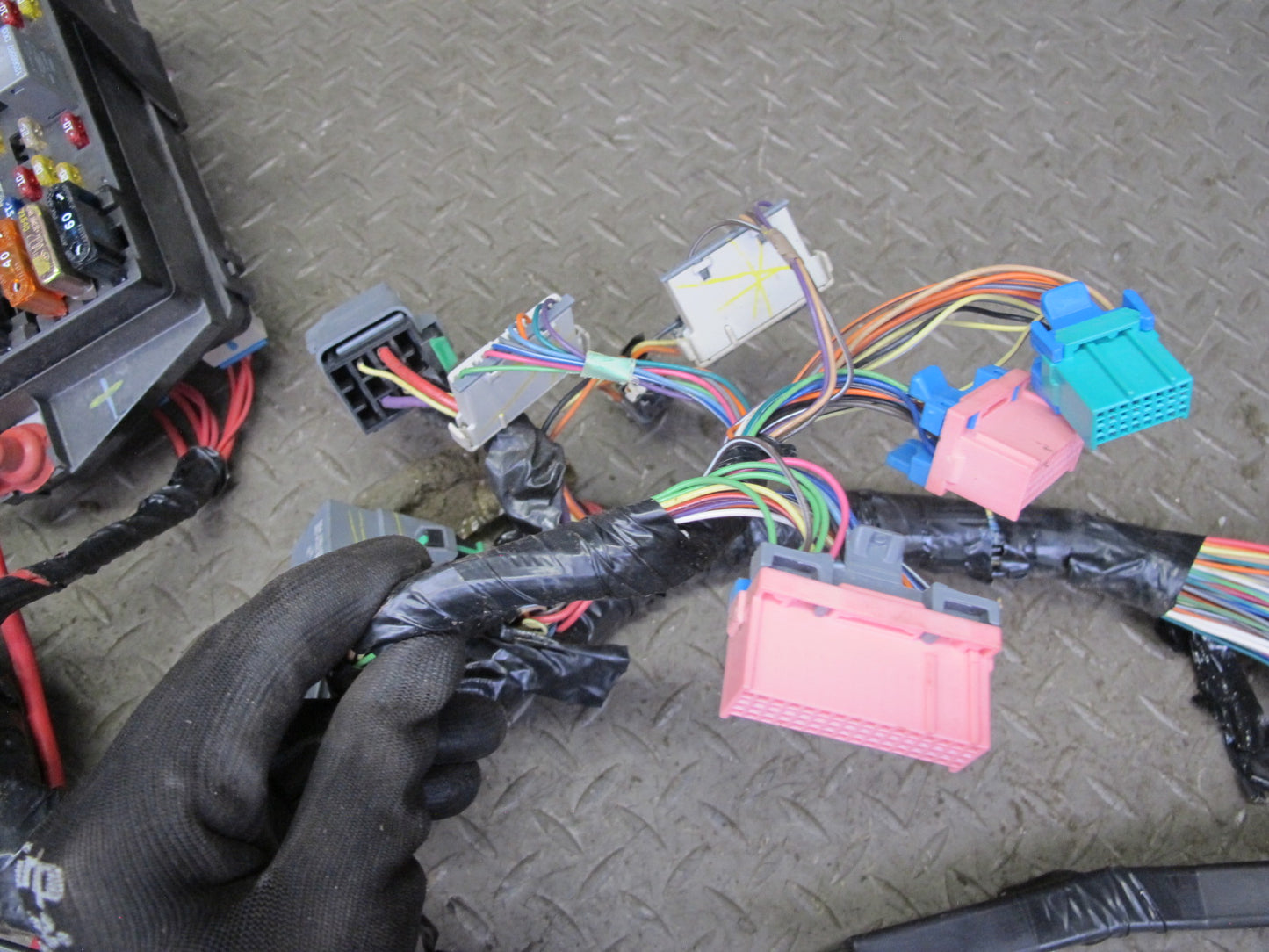 1998 Chevrolet Corvette C5 Hatch A/T Interior Wire Wiring Harness w Fuse Box OEM