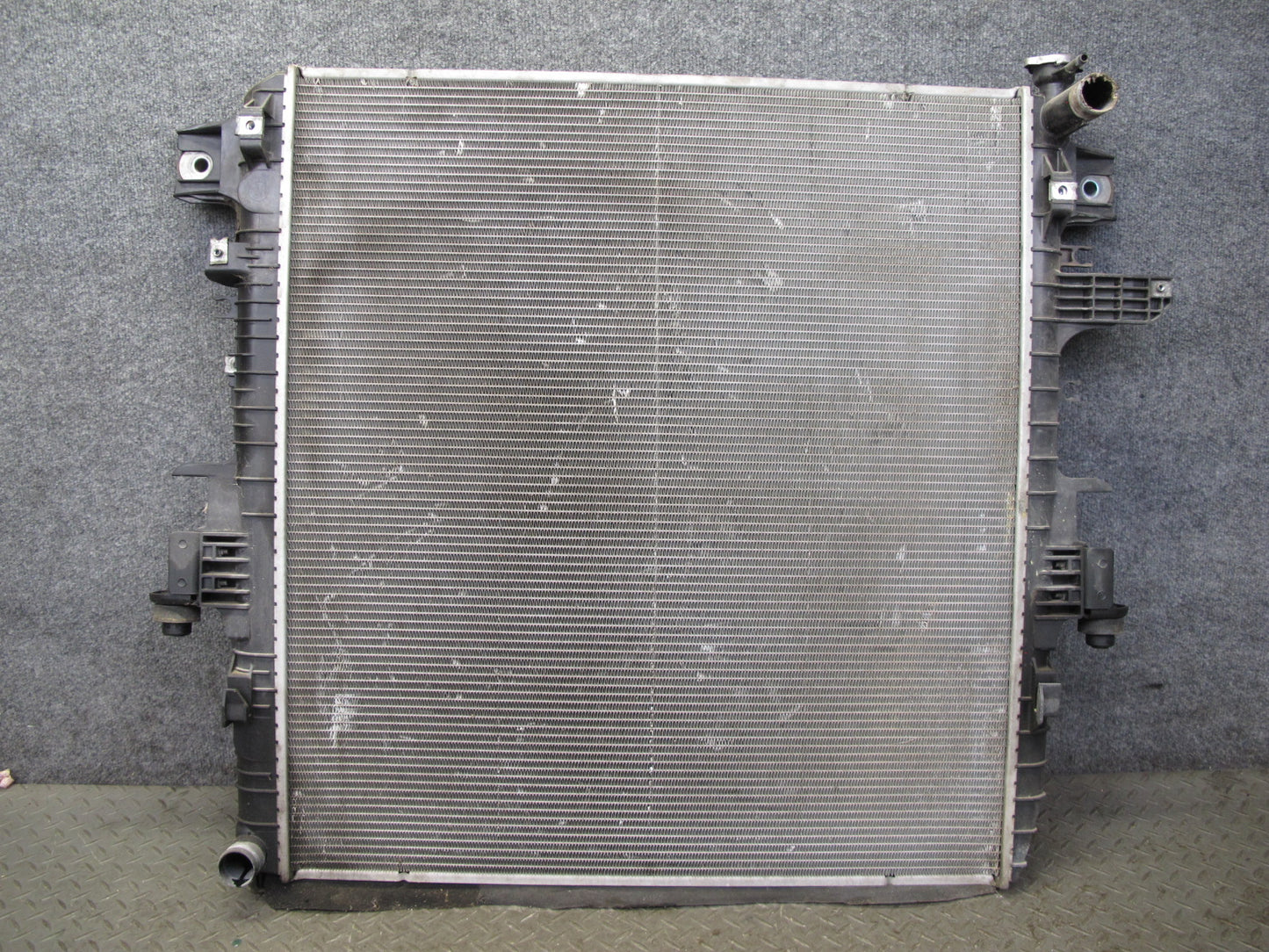 2011-2020 Infiniti QX56 QX80 5.6L V8 Engine Motor Cooling Radiator