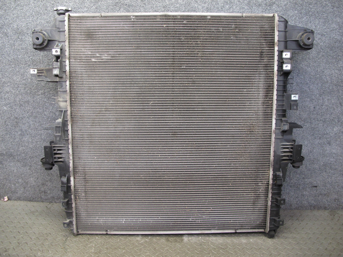 2011-2020 Infiniti QX56 QX80 5.6L V8 Engine Motor Cooling Radiator