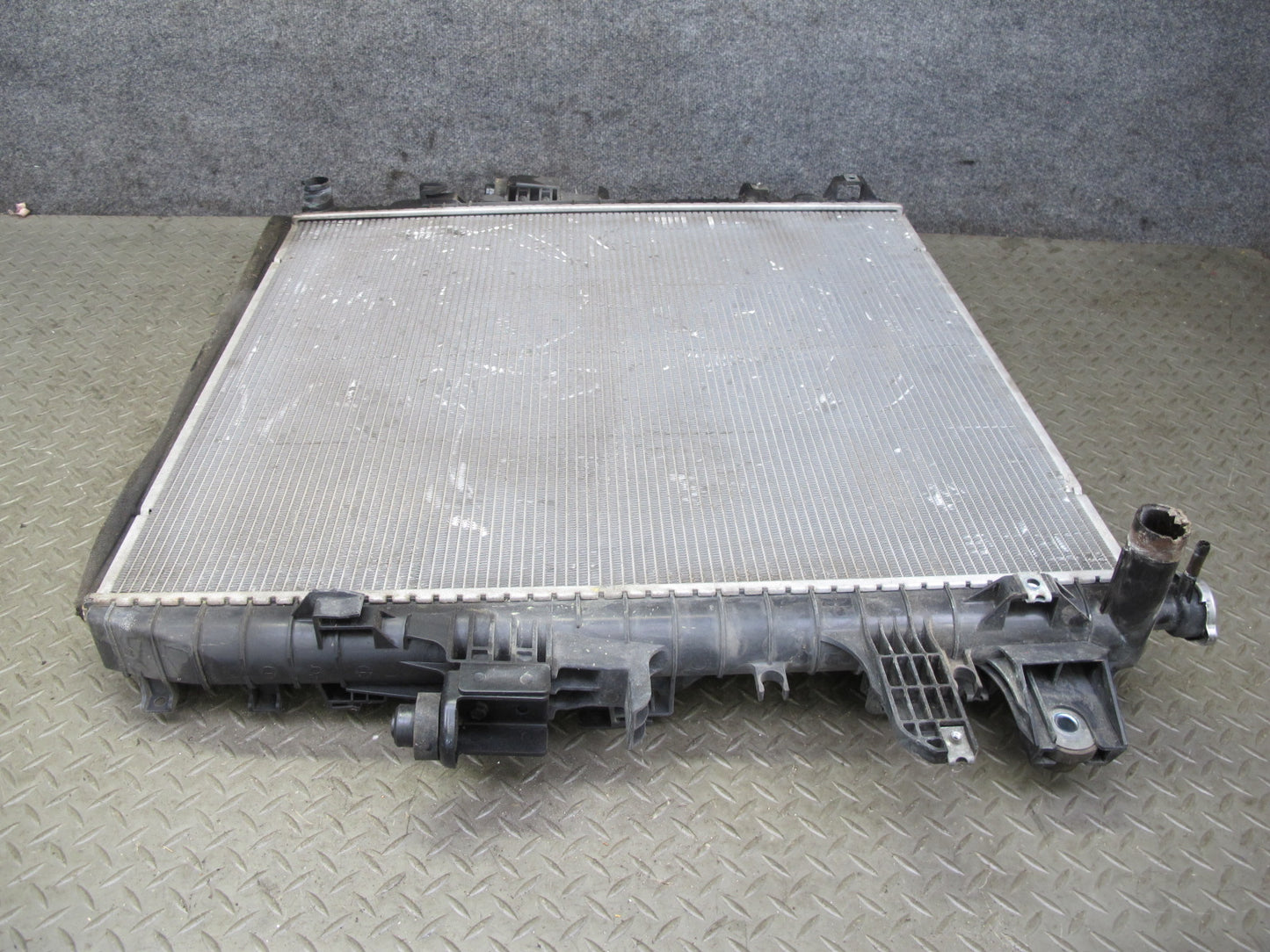 2011-2020 Infiniti QX56 QX80 5.6L V8 Engine Motor Cooling Radiator