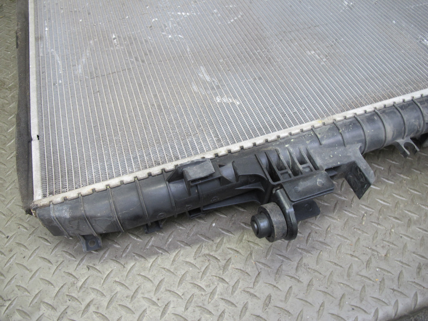 2011-2020 Infiniti QX56 QX80 5.6L V8 Engine Motor Cooling Radiator