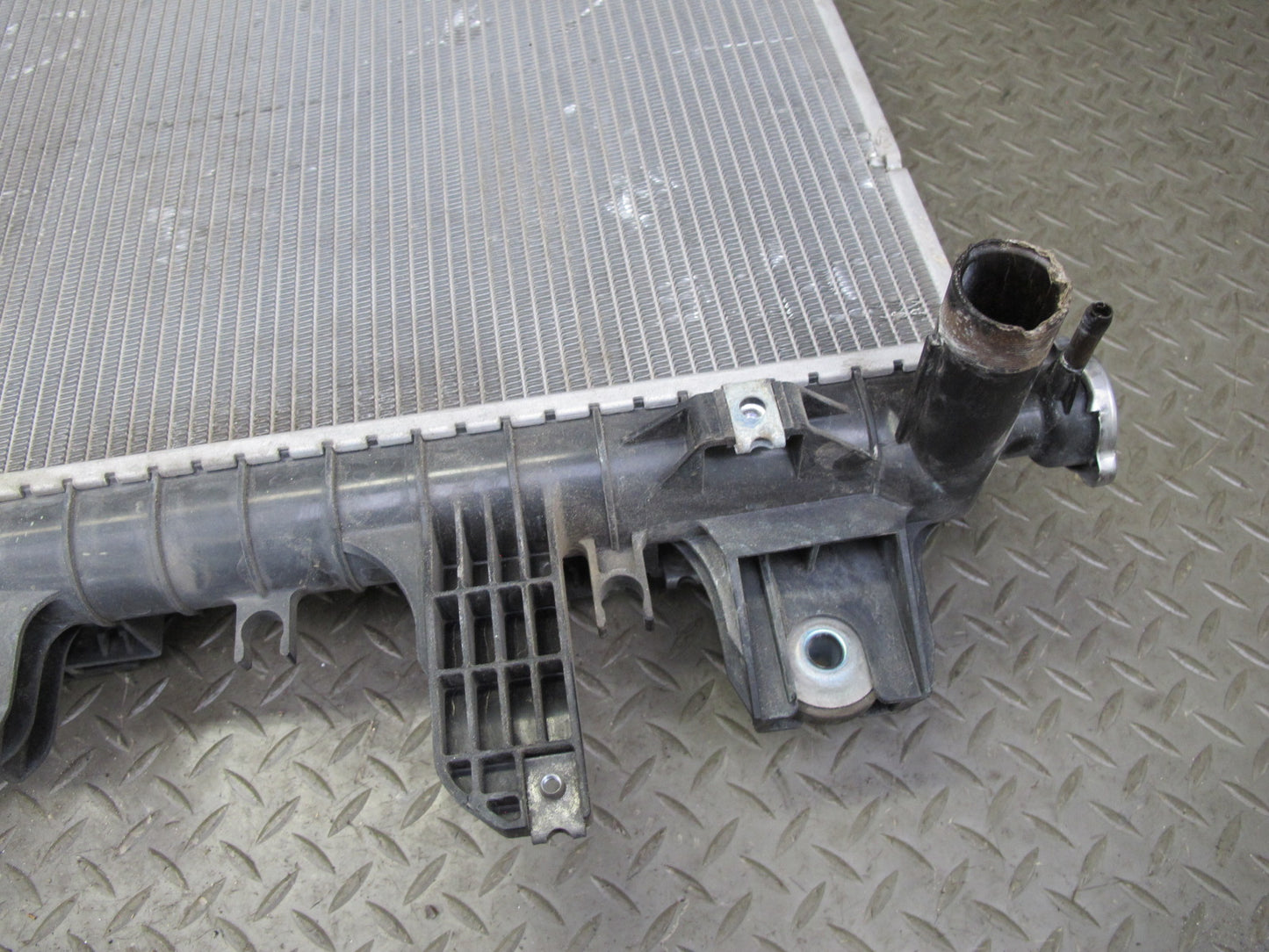2011-2020 Infiniti QX56 QX80 5.6L V8 Engine Motor Cooling Radiator