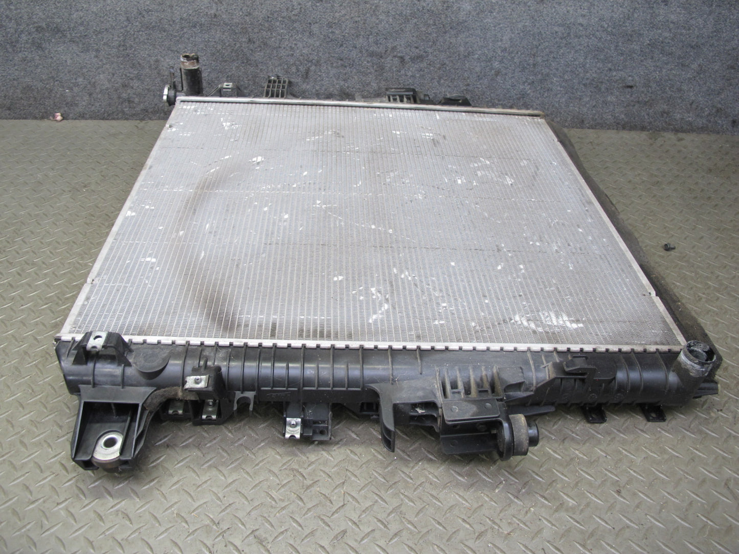 2011-2020 Infiniti QX56 QX80 5.6L V8 Engine Motor Cooling Radiator