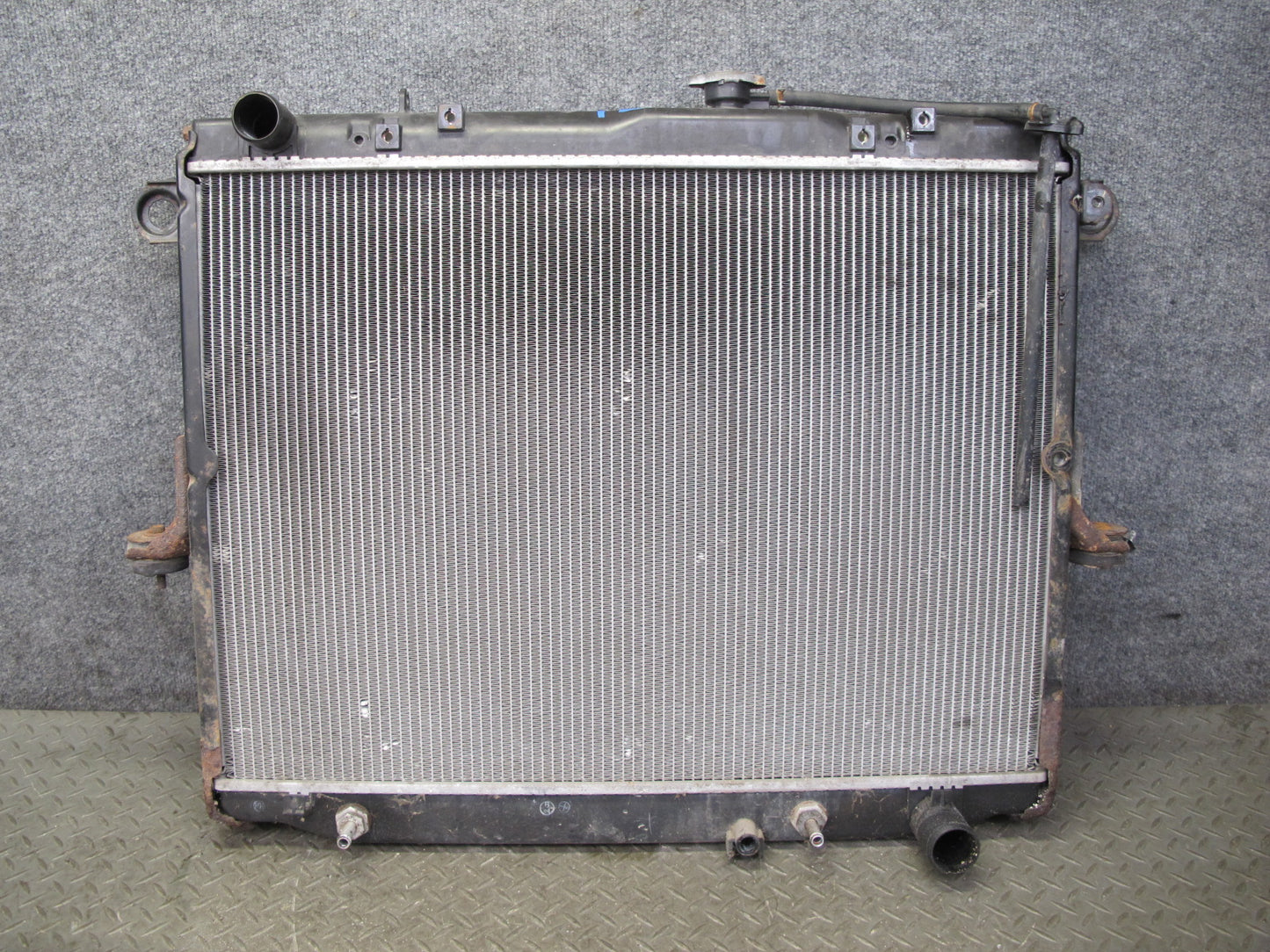 1998-2002 Lexus J100 LX470 4.7L Engine Motor Cooling Radiator