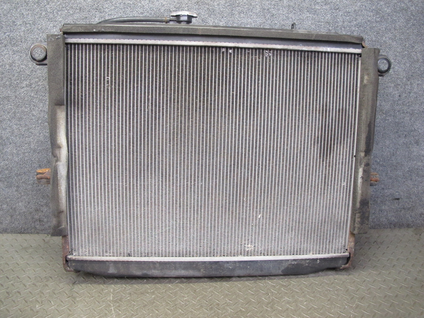1998-2002 Lexus J100 LX470 4.7L Engine Motor Cooling Radiator