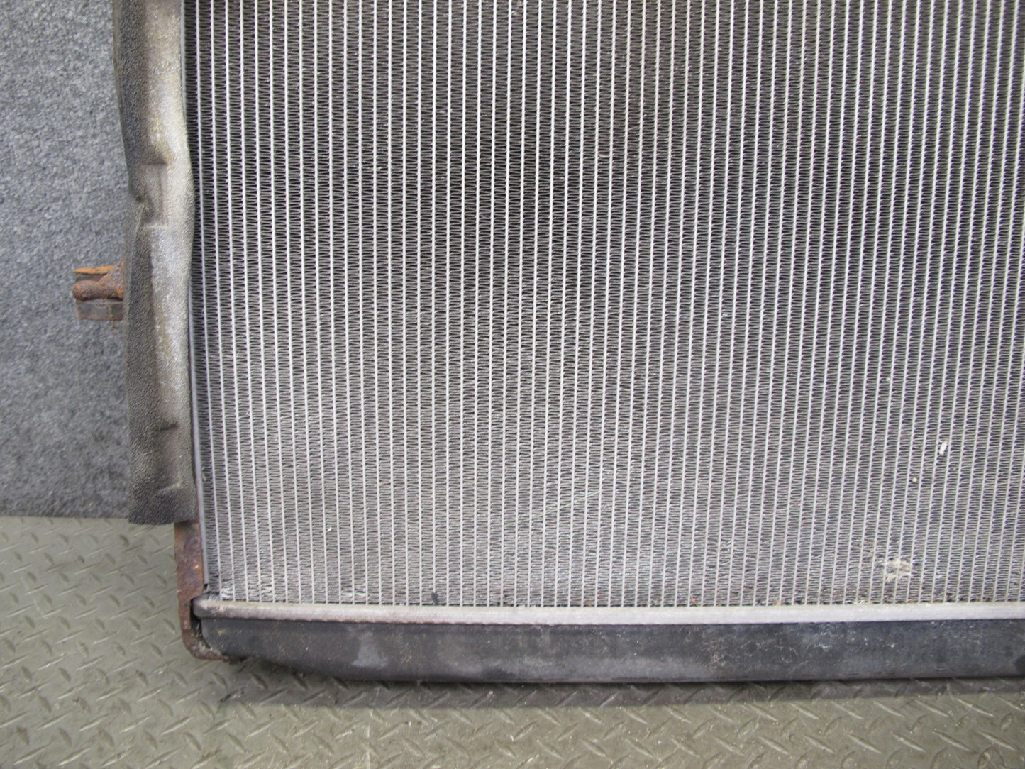 1998-2002 Lexus J100 LX470 4.7L Engine Motor Cooling Radiator