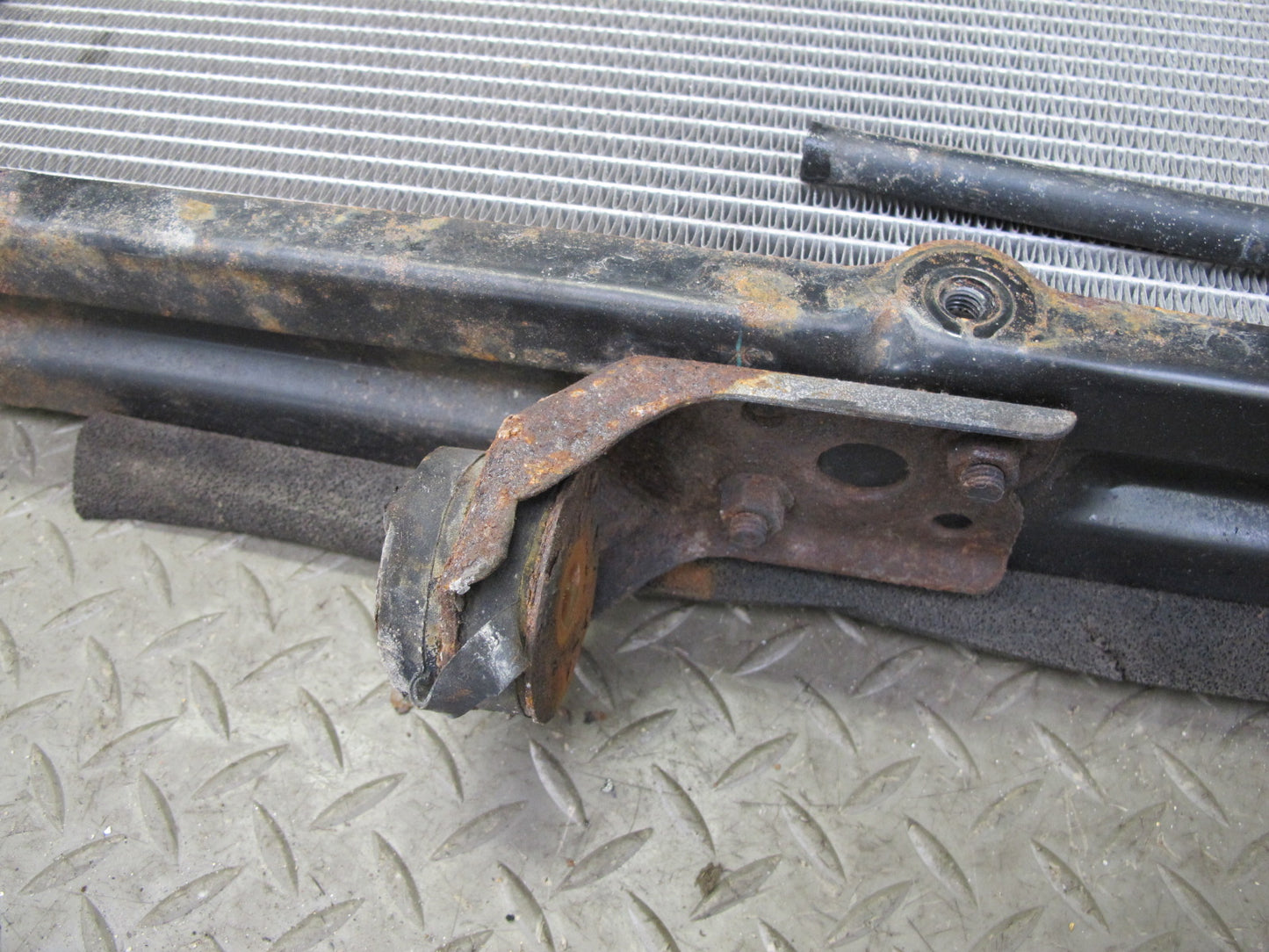1998-2002 Lexus J100 LX470 4.7L Engine Motor Cooling Radiator