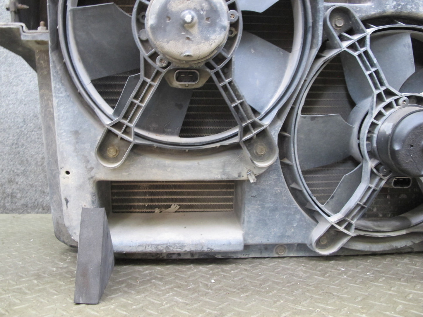 90-93 Chevrolet Corvette C4 A/T Engine Radiator AC Condenser Fan Shroud Assy OEM