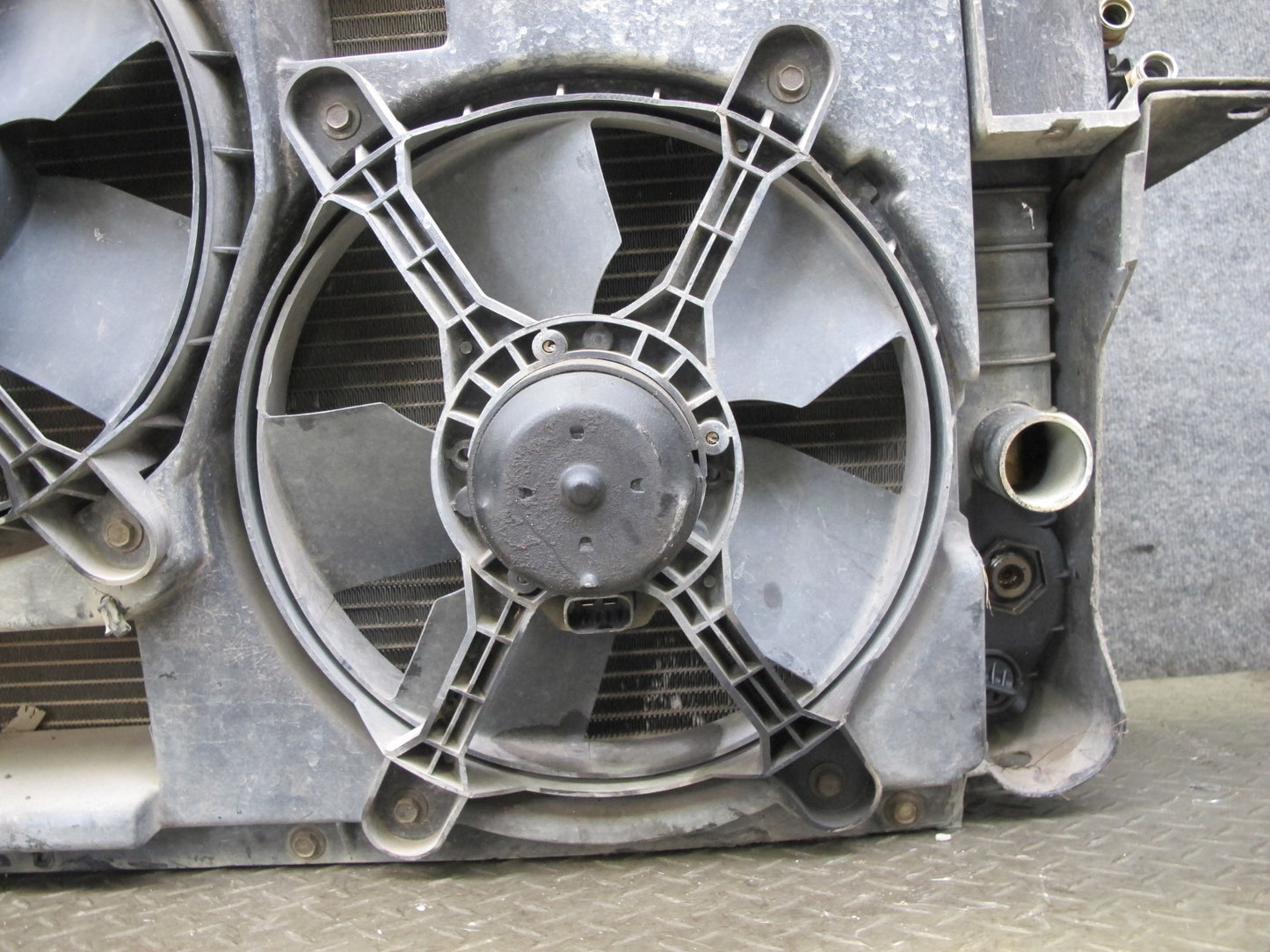 90-93 Chevrolet Corvette C4 A/T Engine Radiator AC Condenser Fan Shroud Assy OEM