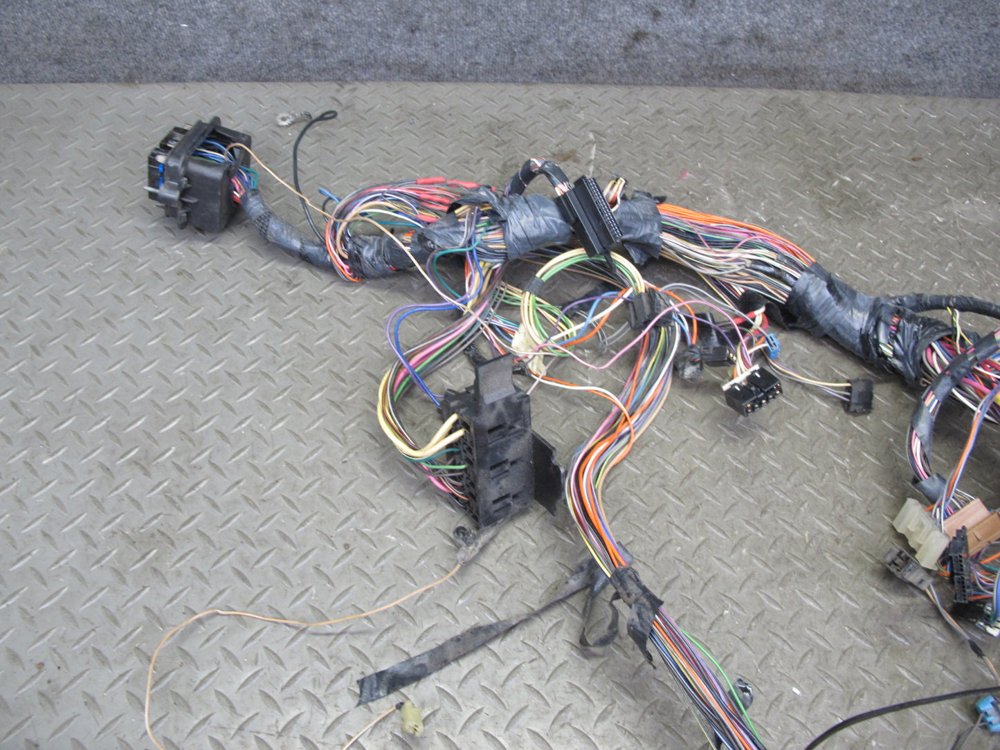 1991 Chevrolet Corvette C4 Coupe A/T Dash Wire Wiring Harness w Fuse Box OEM