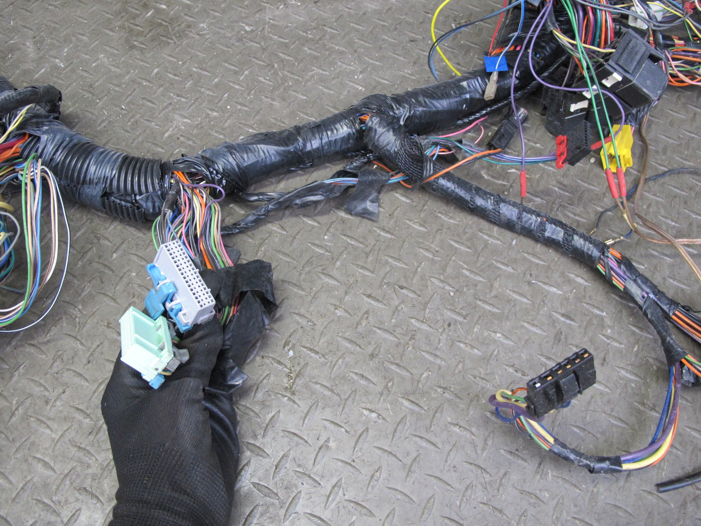 1991 Chevrolet Corvette C4 Coupe A/T Dash Wire Wiring Harness w Fuse Box OEM