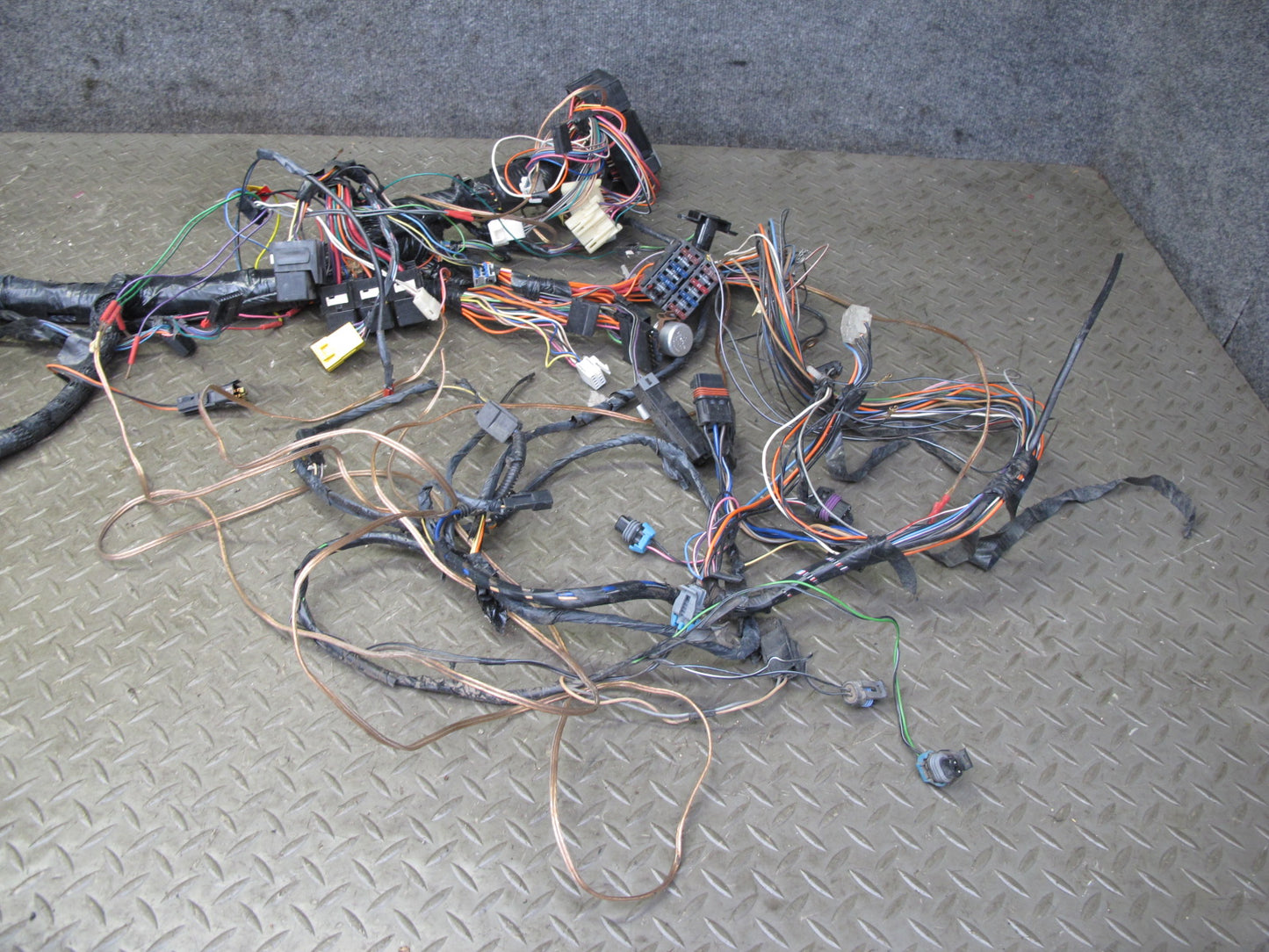 1991 Chevrolet Corvette C4 Coupe A/T Dash Wire Wiring Harness w Fuse Box OEM