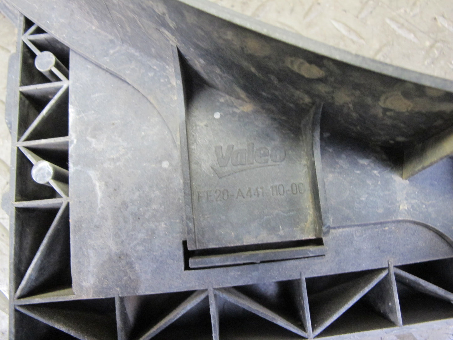 2011-2020 Infiniti QX56 QX80 5.6L V8 Engine Motor Cooling Radiator Shroud