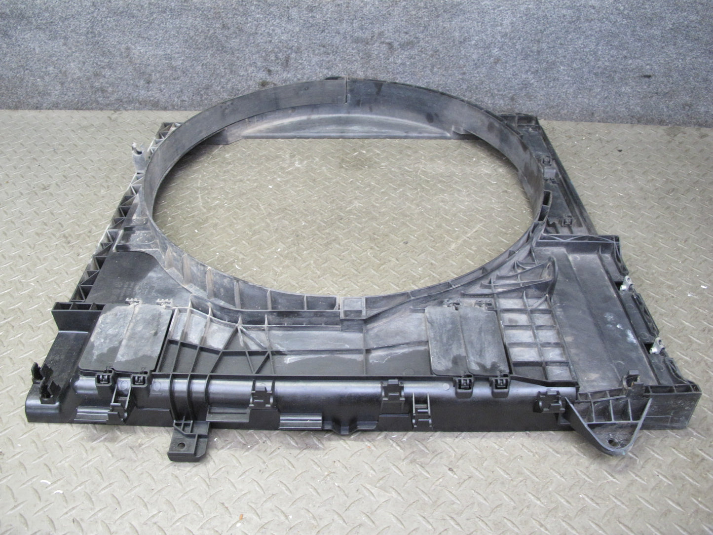 2011-2020 Infiniti QX56 QX80 5.6L V8 Engine Motor Cooling Radiator Shroud