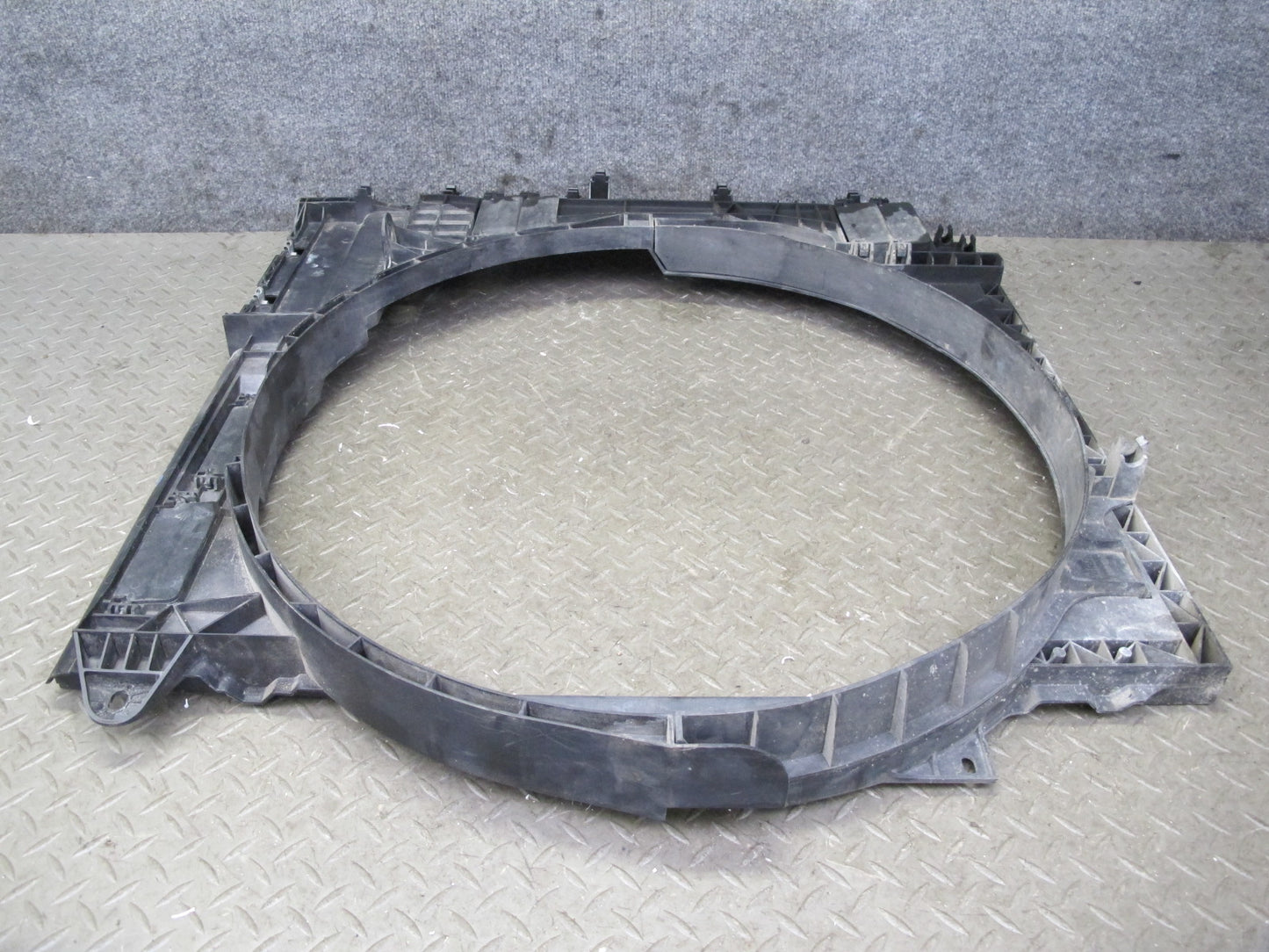 2011-2020 Infiniti QX56 QX80 5.6L V8 Engine Motor Cooling Radiator Shroud