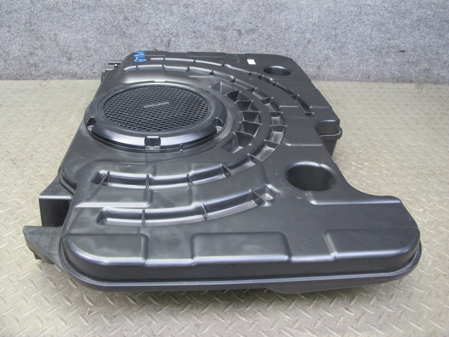 2017-2020 Maserati Levante M161 Rear Audio Subwoofer Speaker Box Assembly