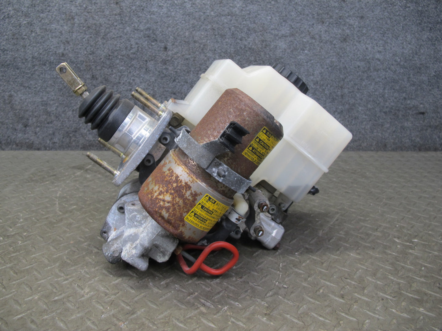 2000-2002 Lexus J100 LX470 ABS Pump Brake Master Cylinder Assembly