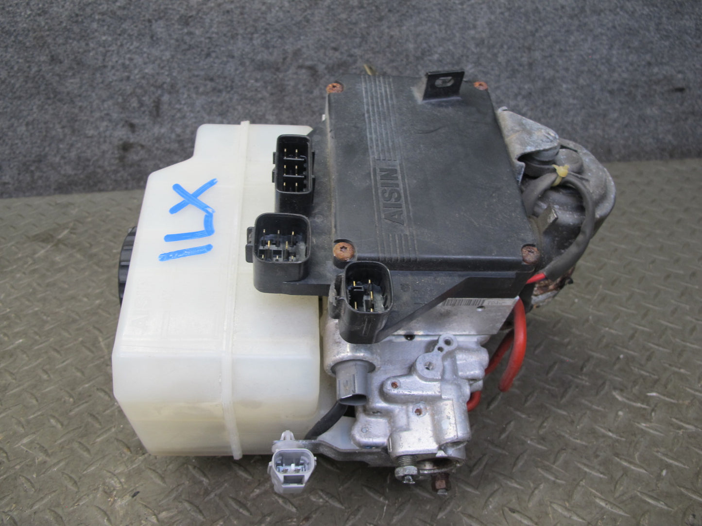 2000-2002 Lexus J100 LX470 ABS Pump Brake Master Cylinder Assembly