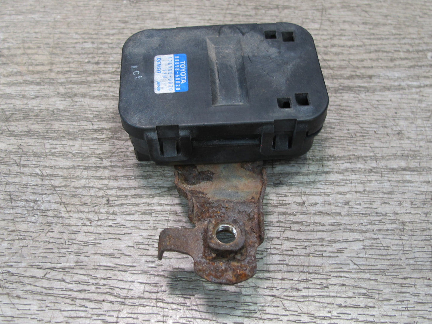 1998-2002 Lexus UZJ100L LX470 Smoke Sensor W/ BRACKET88898-60020