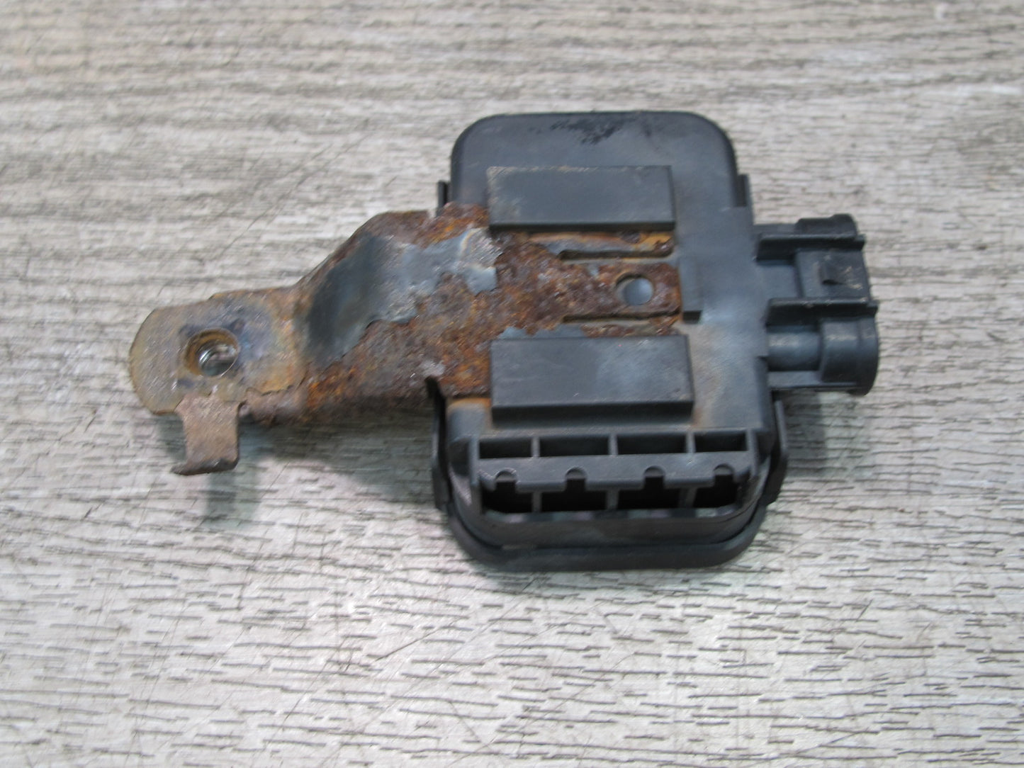 1998-2002 Lexus UZJ100L LX470 Smoke Sensor W/ BRACKET88898-60020