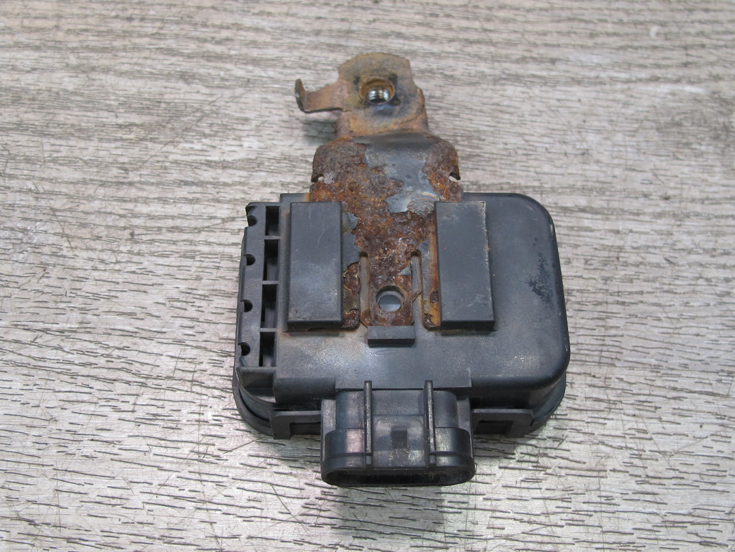 1998-2002 Lexus UZJ100L LX470 Smoke Sensor W/ BRACKET88898-60020