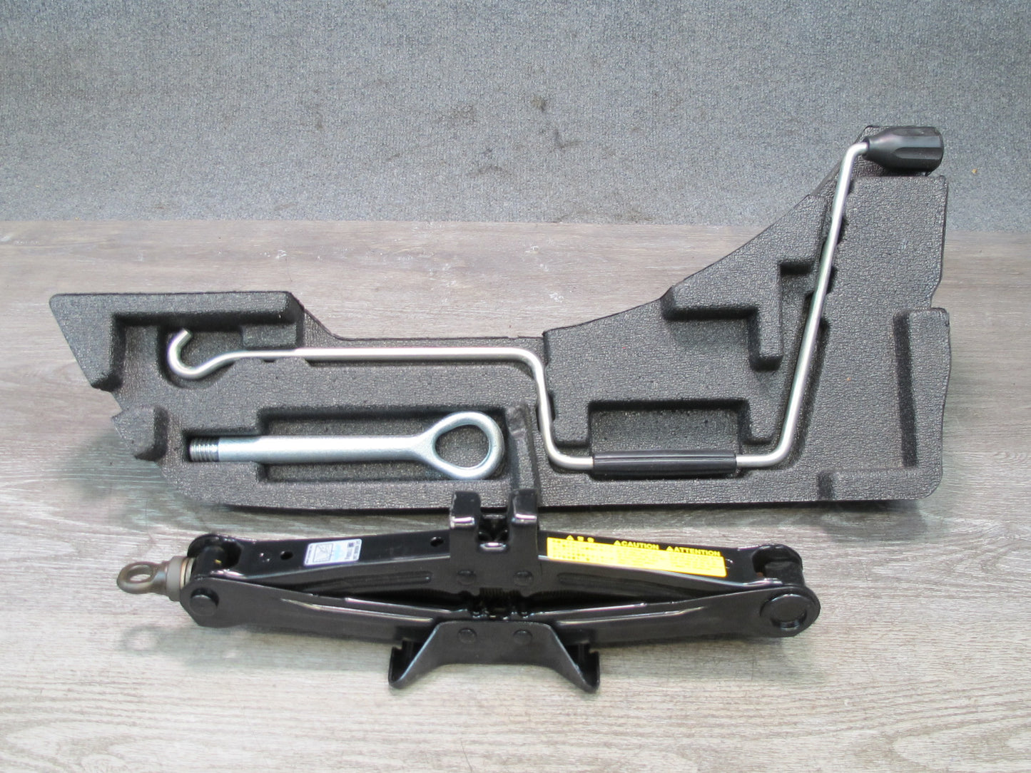 01-06 Lexus UCF30L LS430 Emergency Spare Tire Lift Jack w TOW Hook & Foam OEM