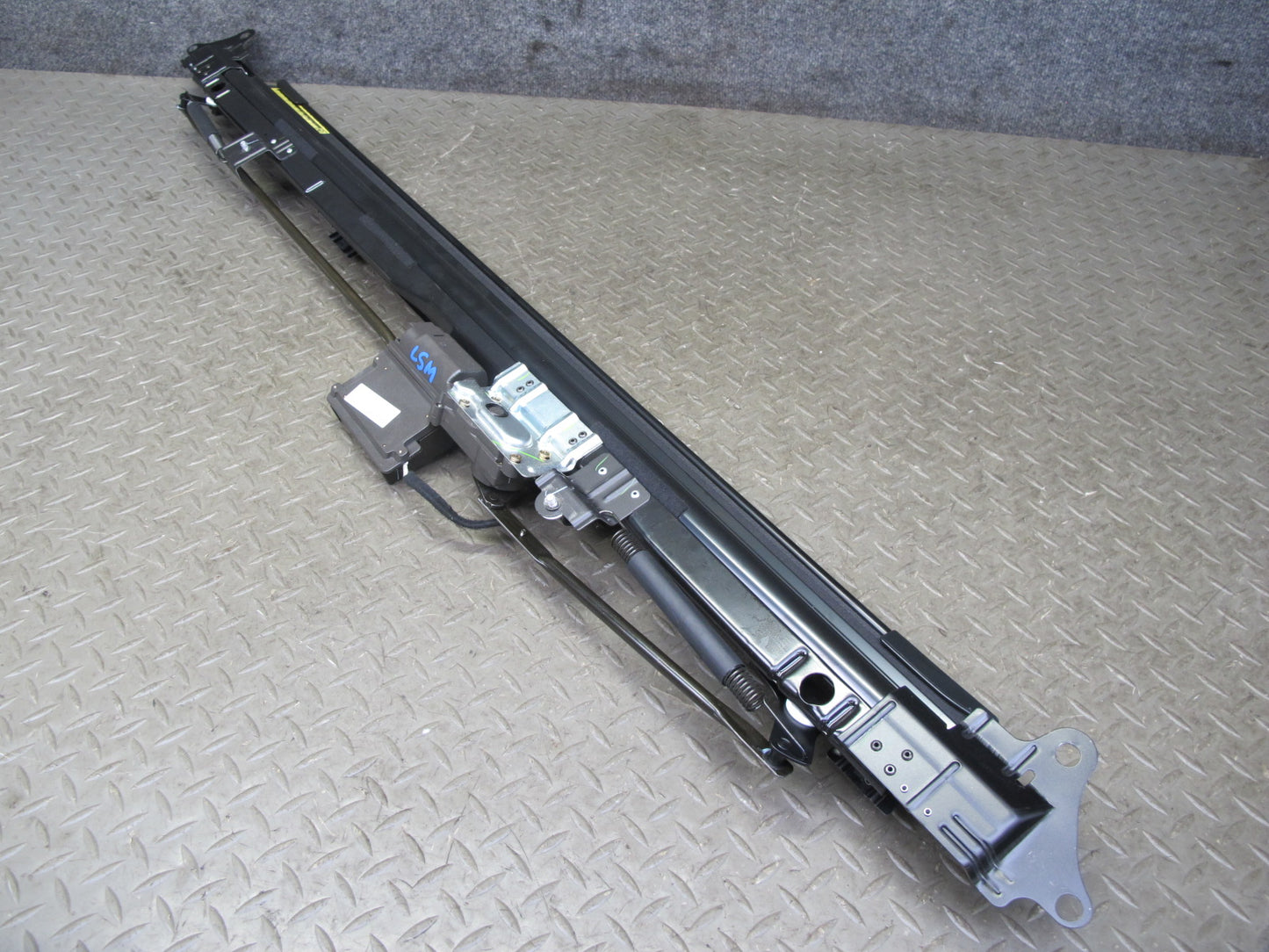 03-06 Lexus UCF30L LS430 Rear Back Glass Window Power Sunshade 64350-50012 OEM