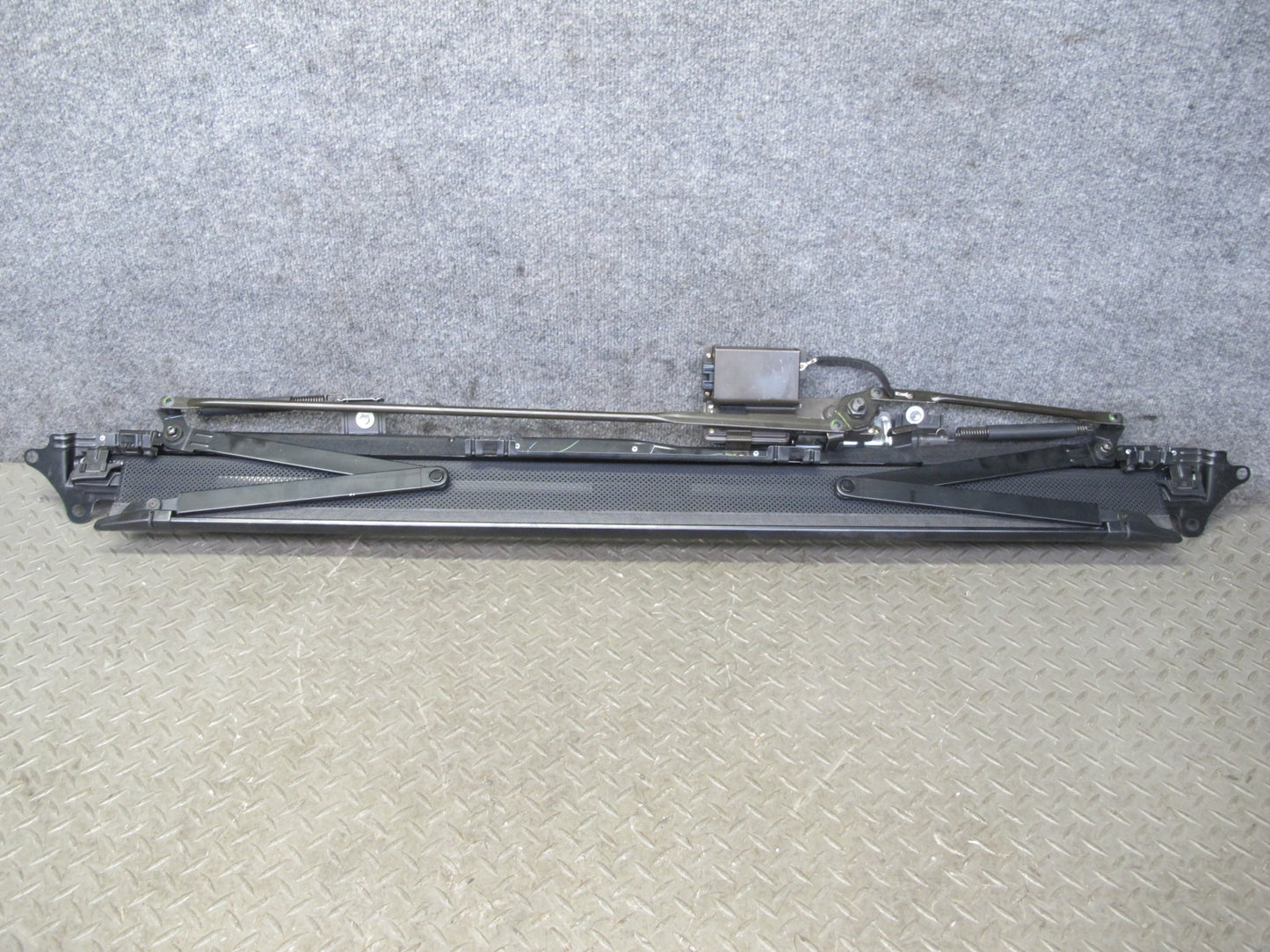 03-06 Lexus UCF30L LS430 Rear Back Glass Window Power Sunshade 64350-50012 OEM