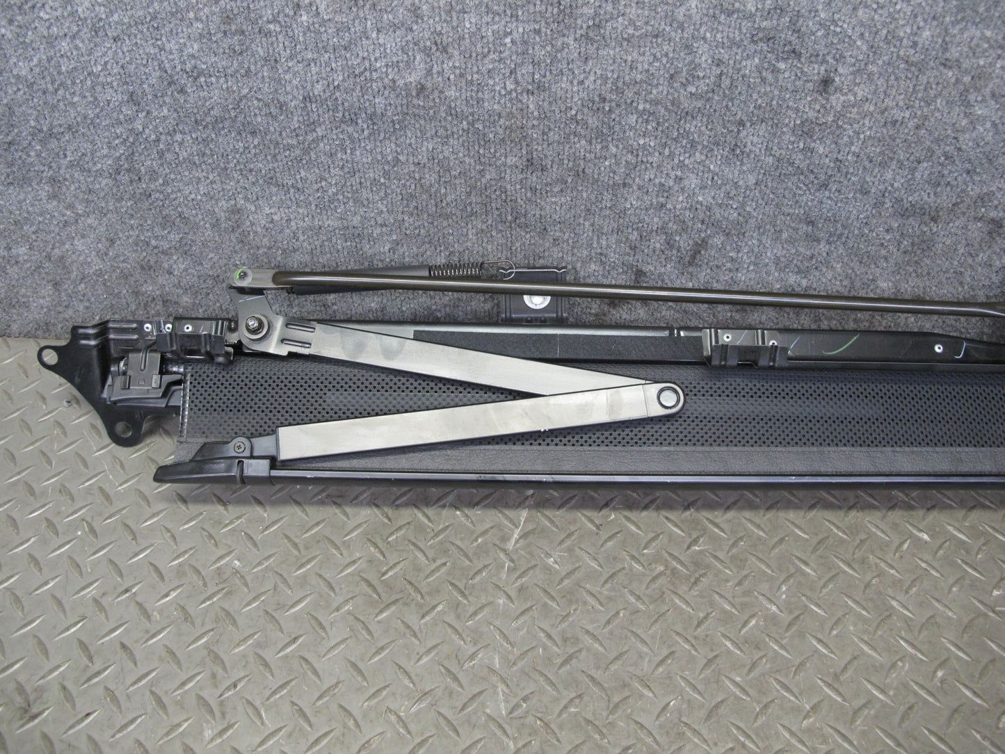 03-06 Lexus UCF30L LS430 Rear Back Glass Window Power Sunshade 64350-50012 OEM