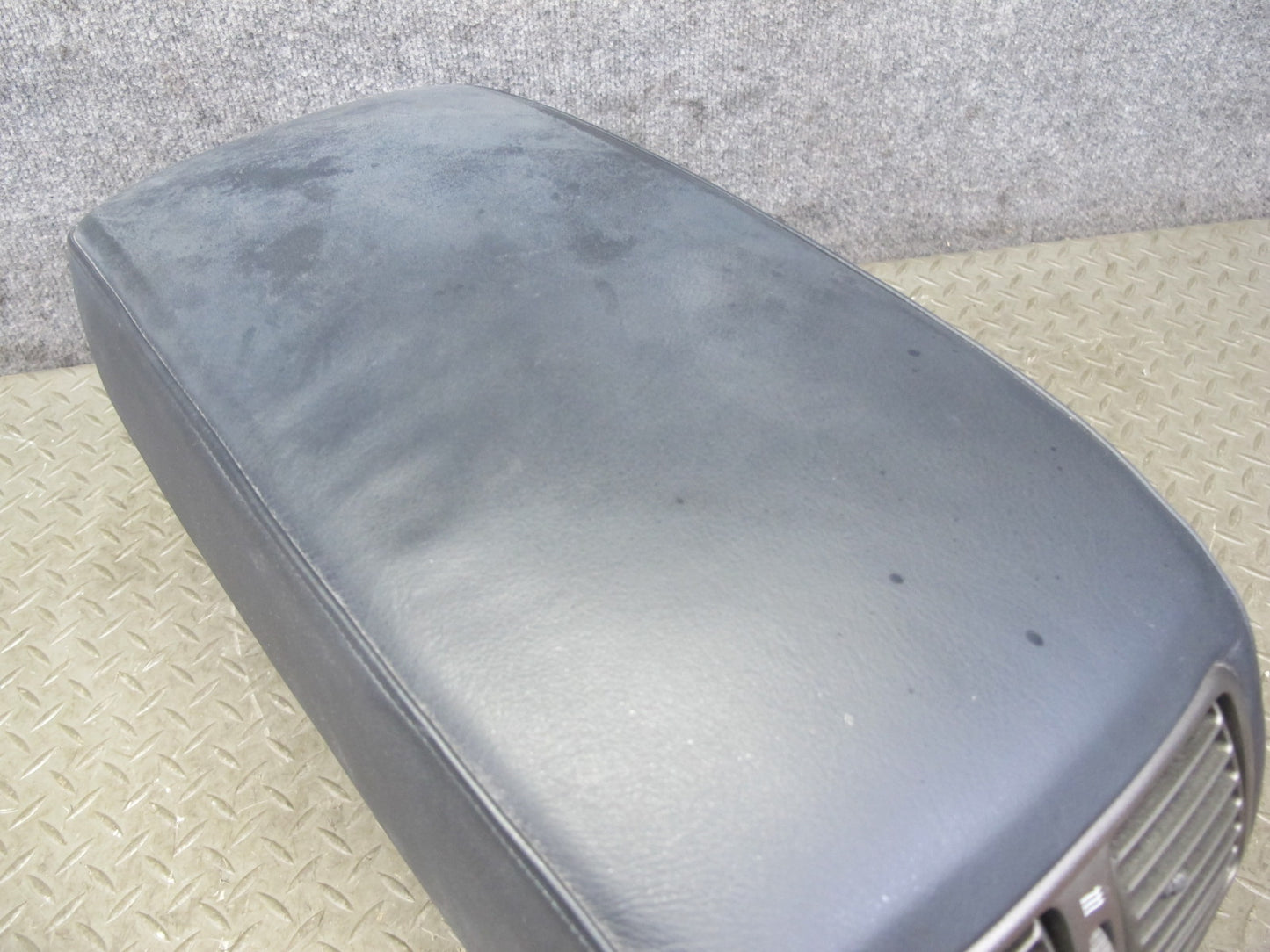 04-06 Lexus UCF30L LS430 Center Console Armrest w Storage & Air Vent Assy OEM