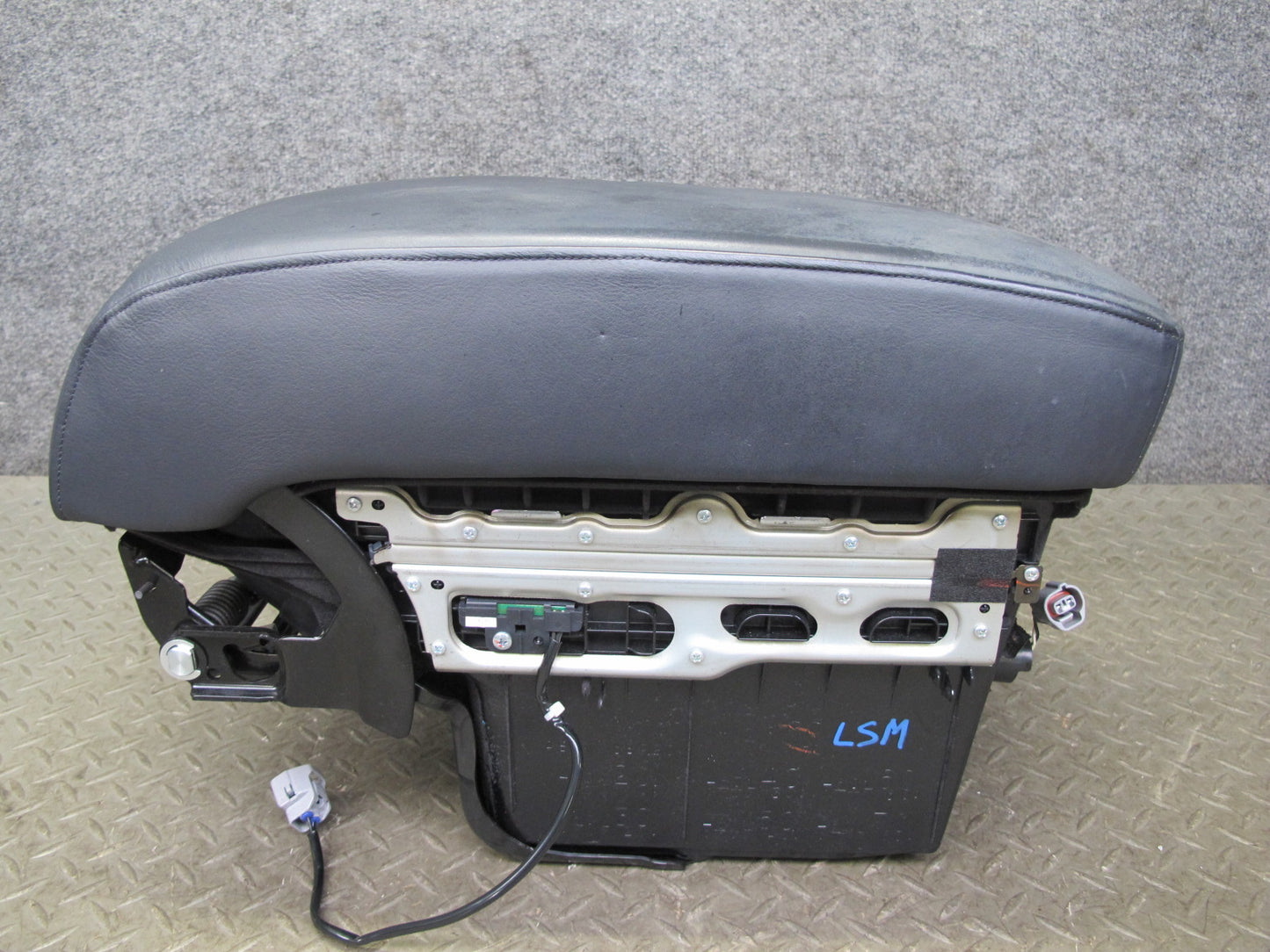 04-06 Lexus UCF30L LS430 Center Console Armrest w Storage & Air Vent Assy OEM