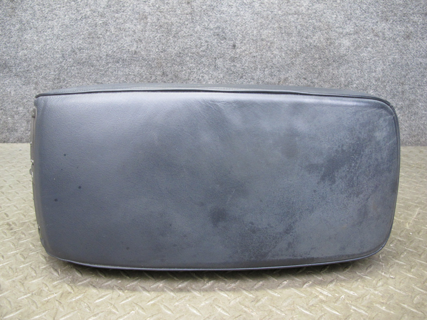 04-06 Lexus UCF30L LS430 Center Console Armrest w Storage & Air Vent Assy OEM