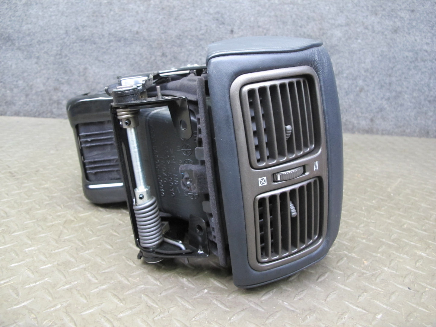04-06 Lexus UCF30L LS430 Center Console Armrest w Storage & Air Vent Assy OEM