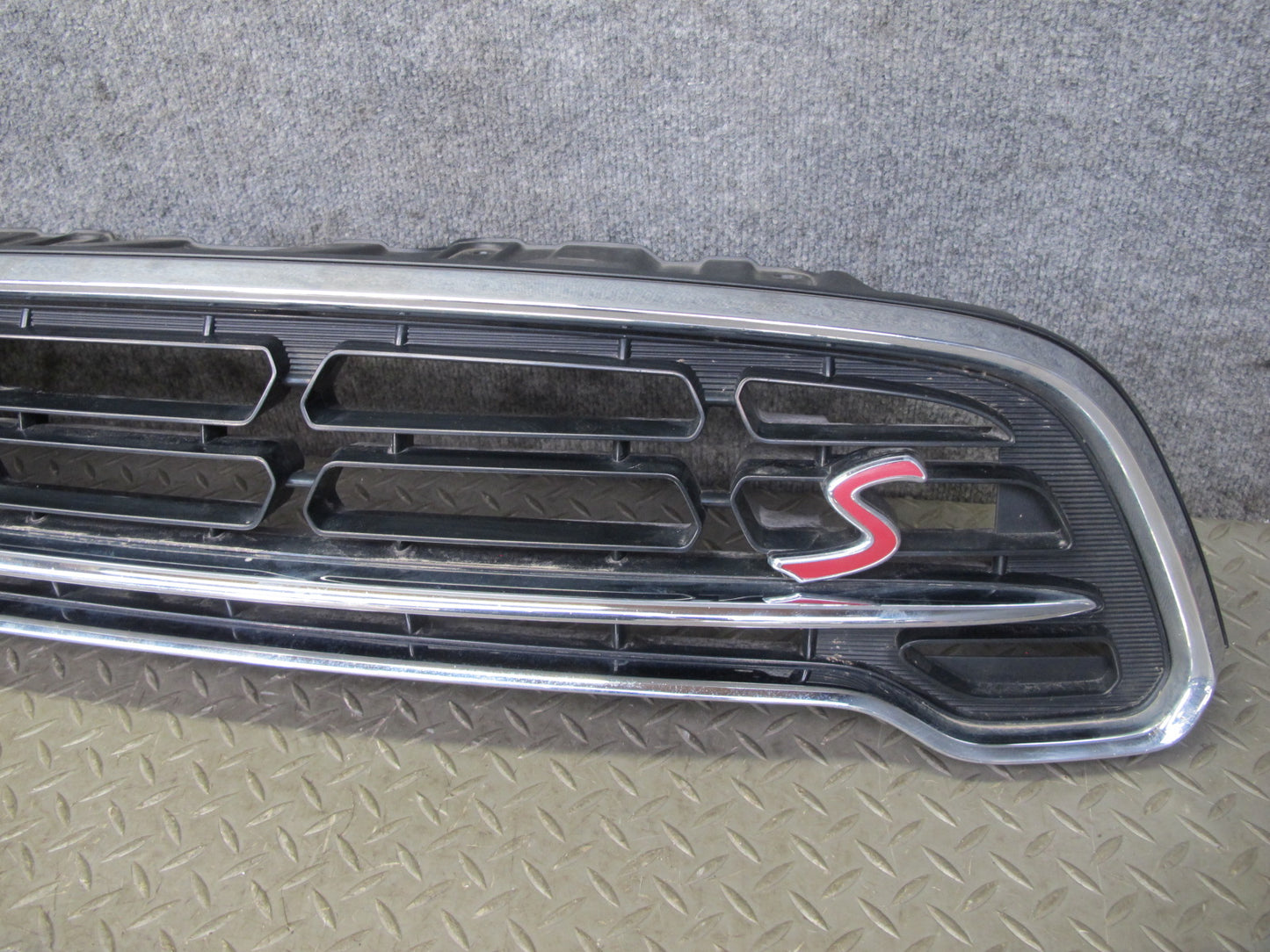 14-15 Mini Cooper S R60 Countryman Front Bumper Upper Grille Insert 9812759 OEM