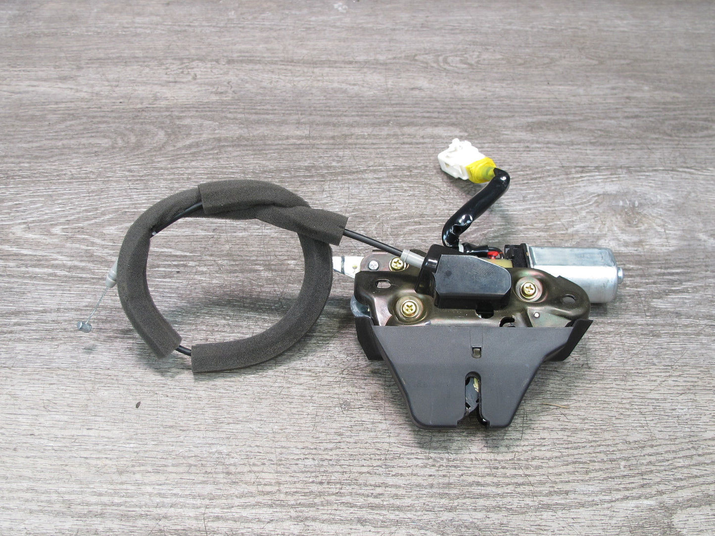 01-06 Lexus UCF30L LS430 Rear Trunk Deck Lid Lock Latch Actuator Motor OEM