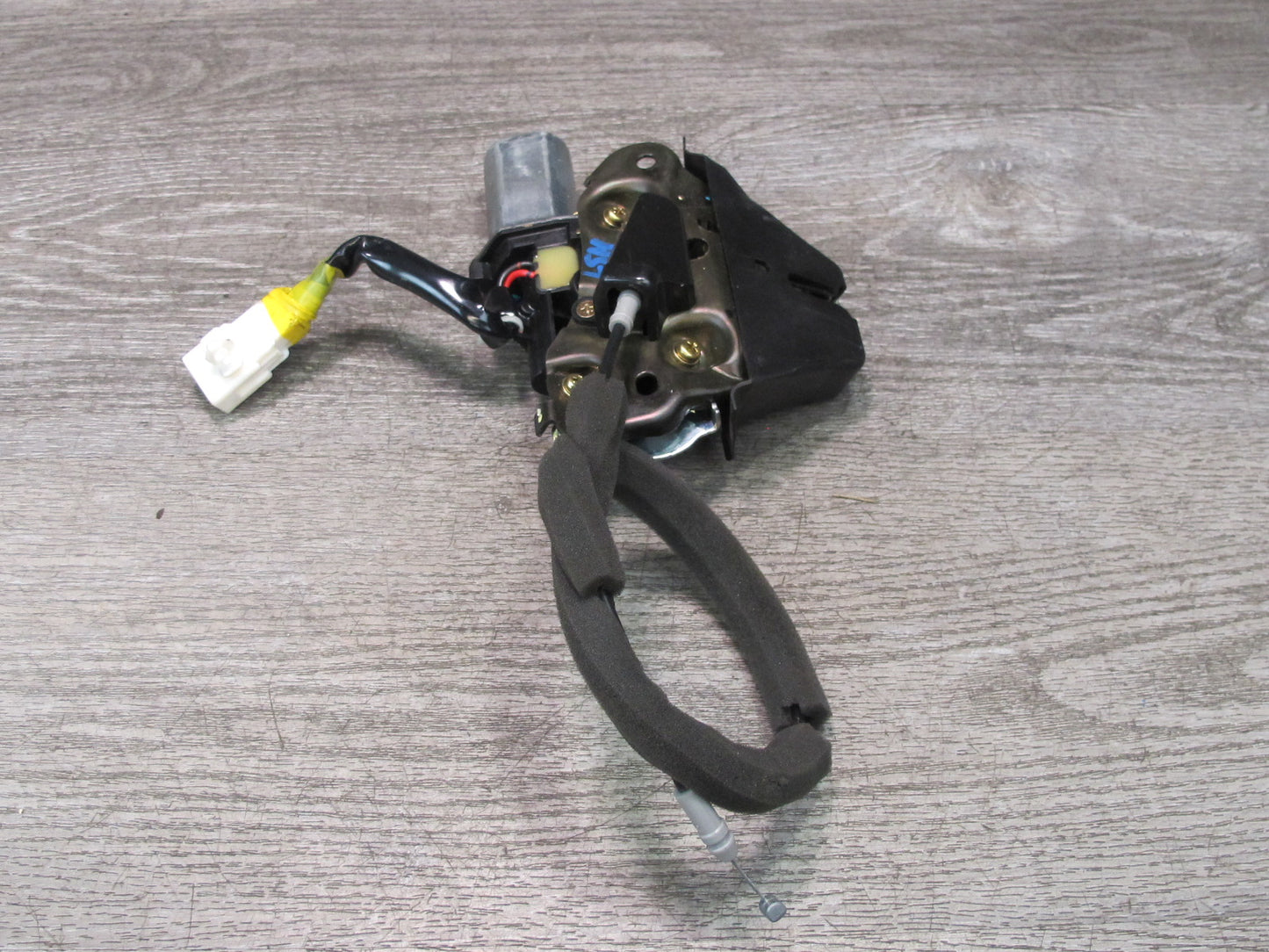 01-06 Lexus UCF30L LS430 Rear Trunk Deck Lid Lock Latch Actuator Motor OEM