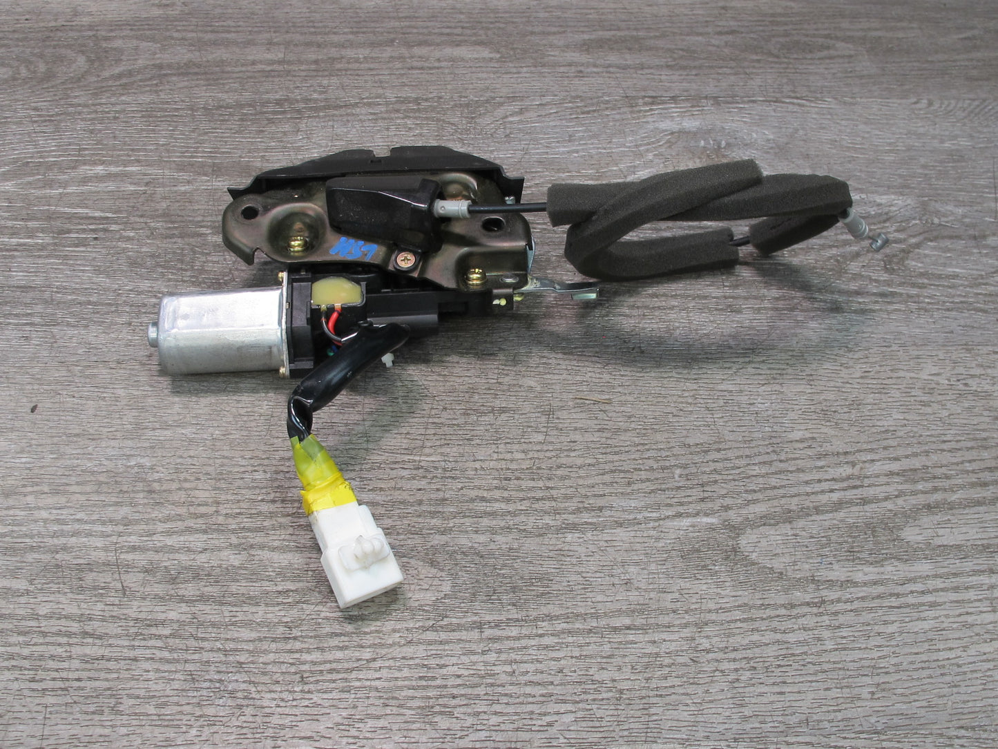 01-06 Lexus UCF30L LS430 Rear Trunk Deck Lid Lock Latch Actuator Motor OEM