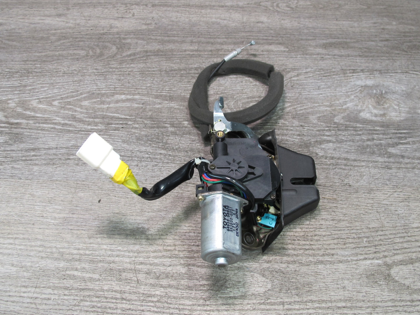 01-06 Lexus UCF30L LS430 Rear Trunk Deck Lid Lock Latch Actuator Motor OEM