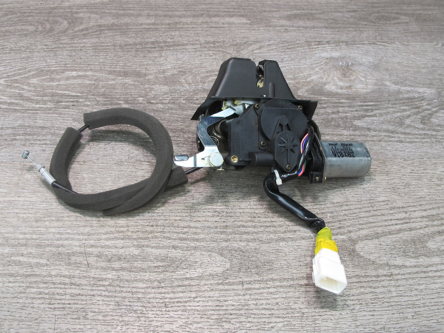 01-06 Lexus UCF30L LS430 Rear Trunk Deck Lid Lock Latch Actuator Motor OEM