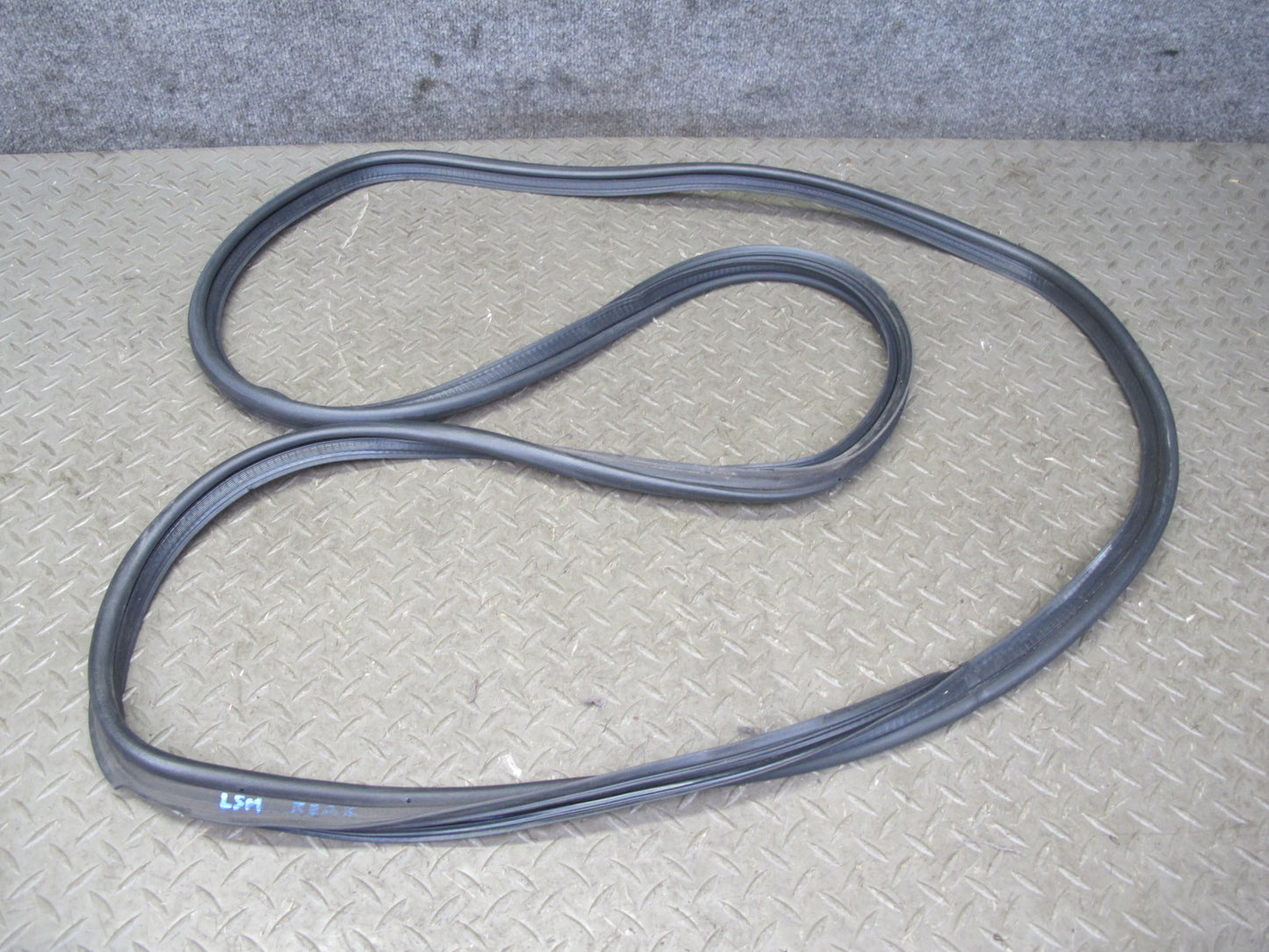 01-06 Lexus UCF30L LS430 Rear Trunk Lid Weatherstrip Rubber Seal OEM