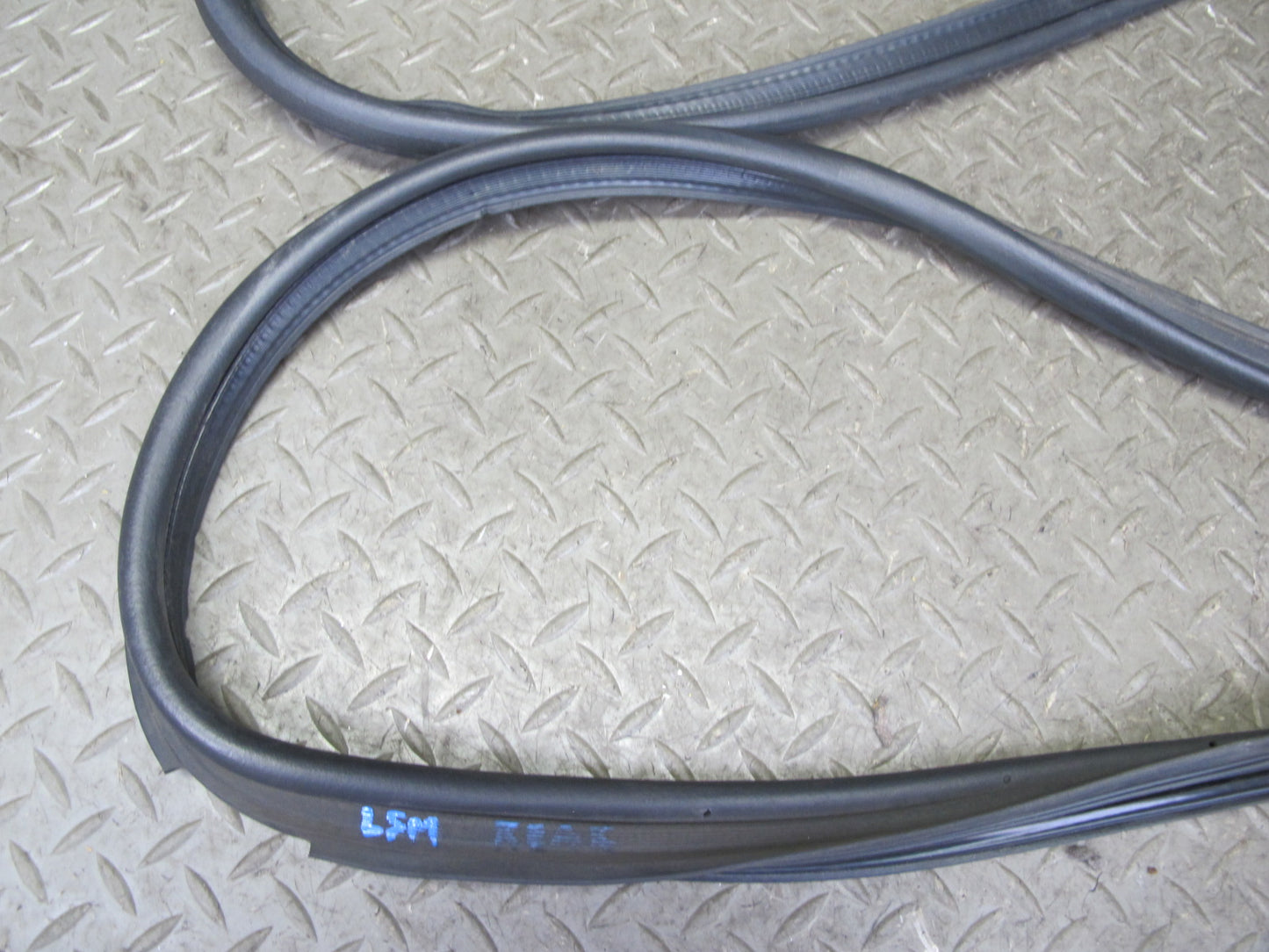 01-06 Lexus UCF30L LS430 Rear Trunk Lid Weatherstrip Rubber Seal OEM